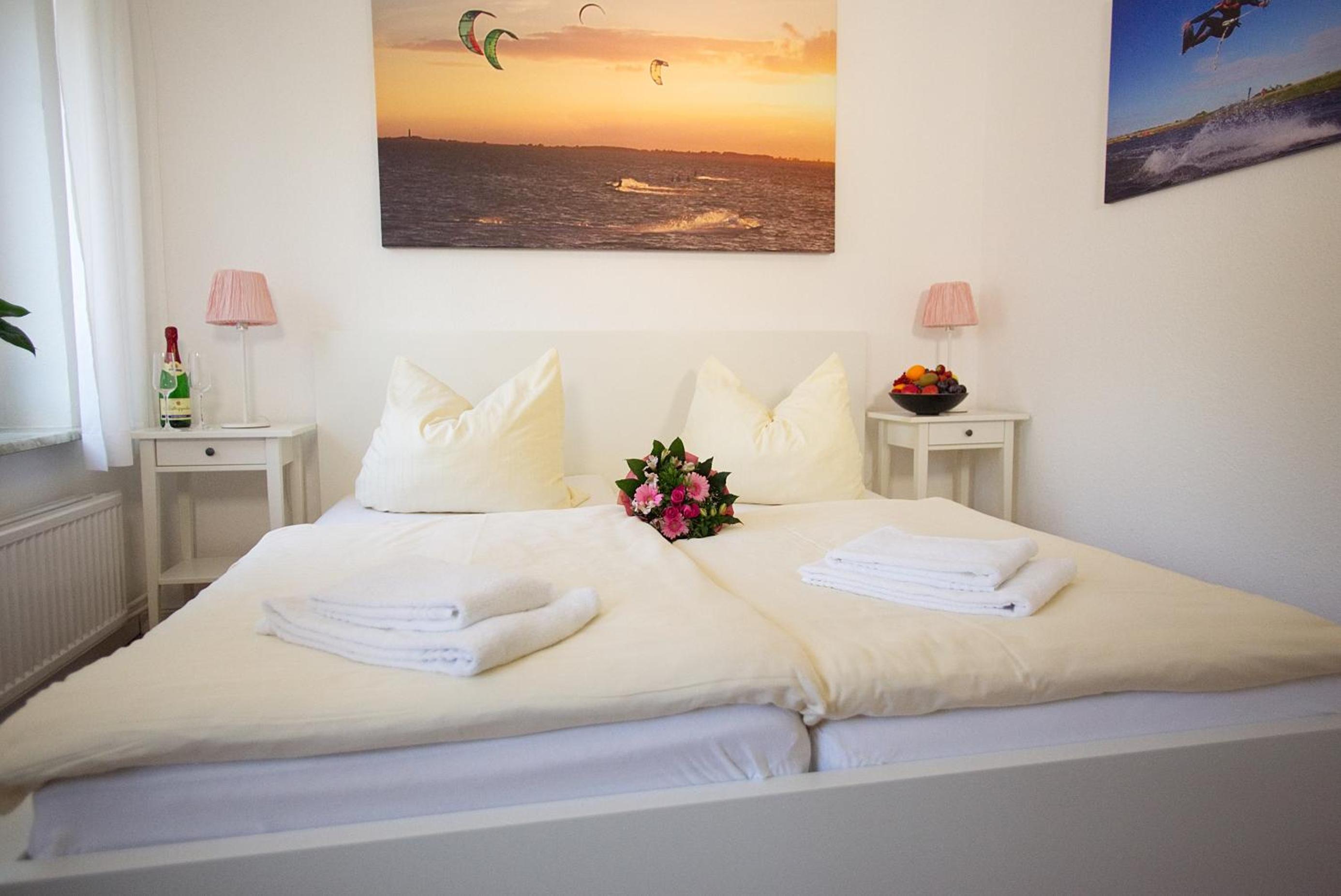 Standard Double Room thumbnail 6