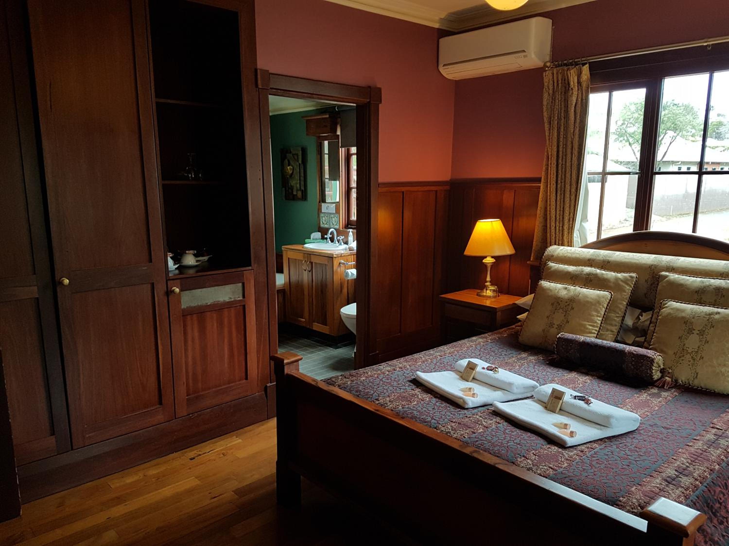 Queen Room with Spa Bath - Top Floor photo 3