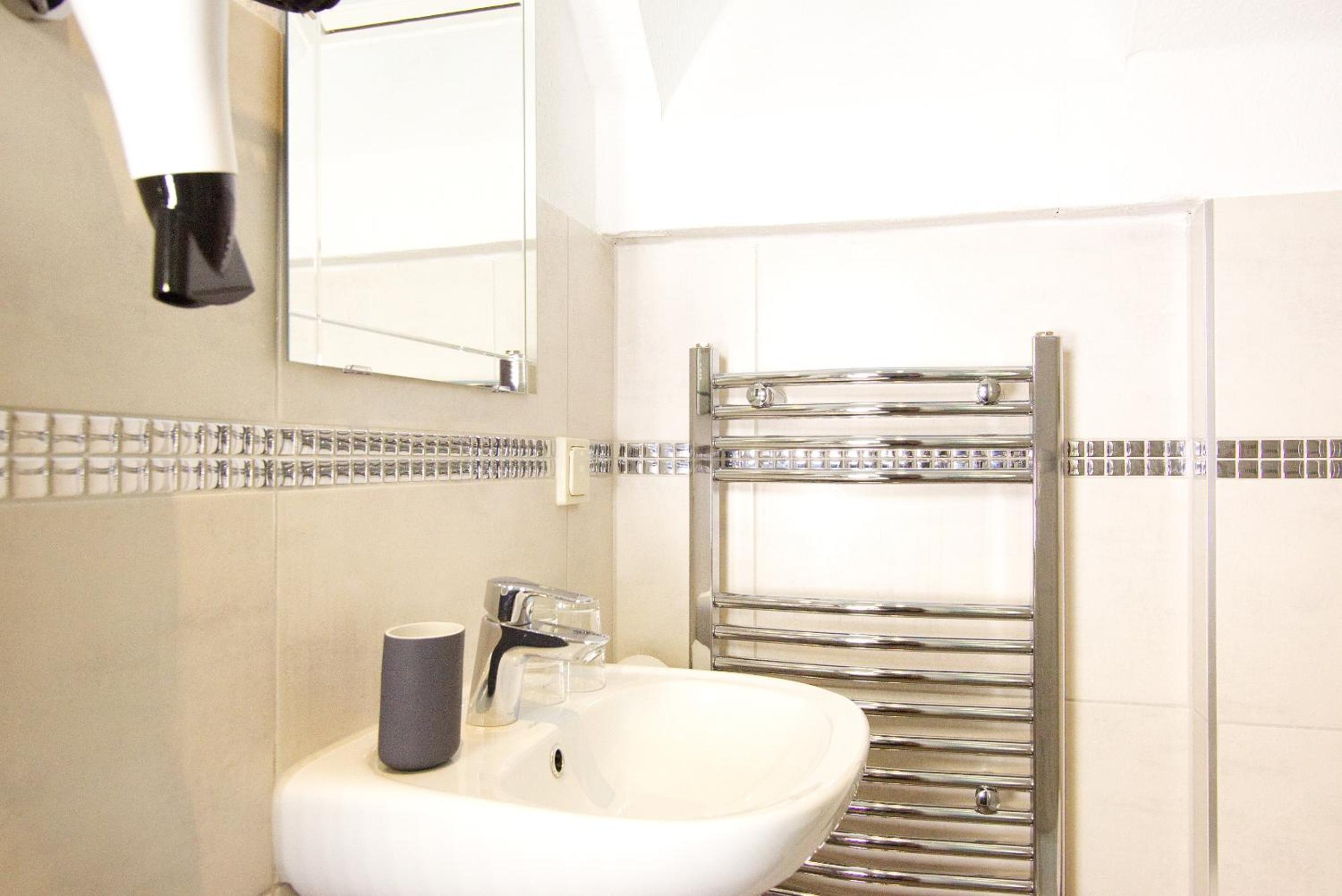 Standard Double Room thumbnail 5
