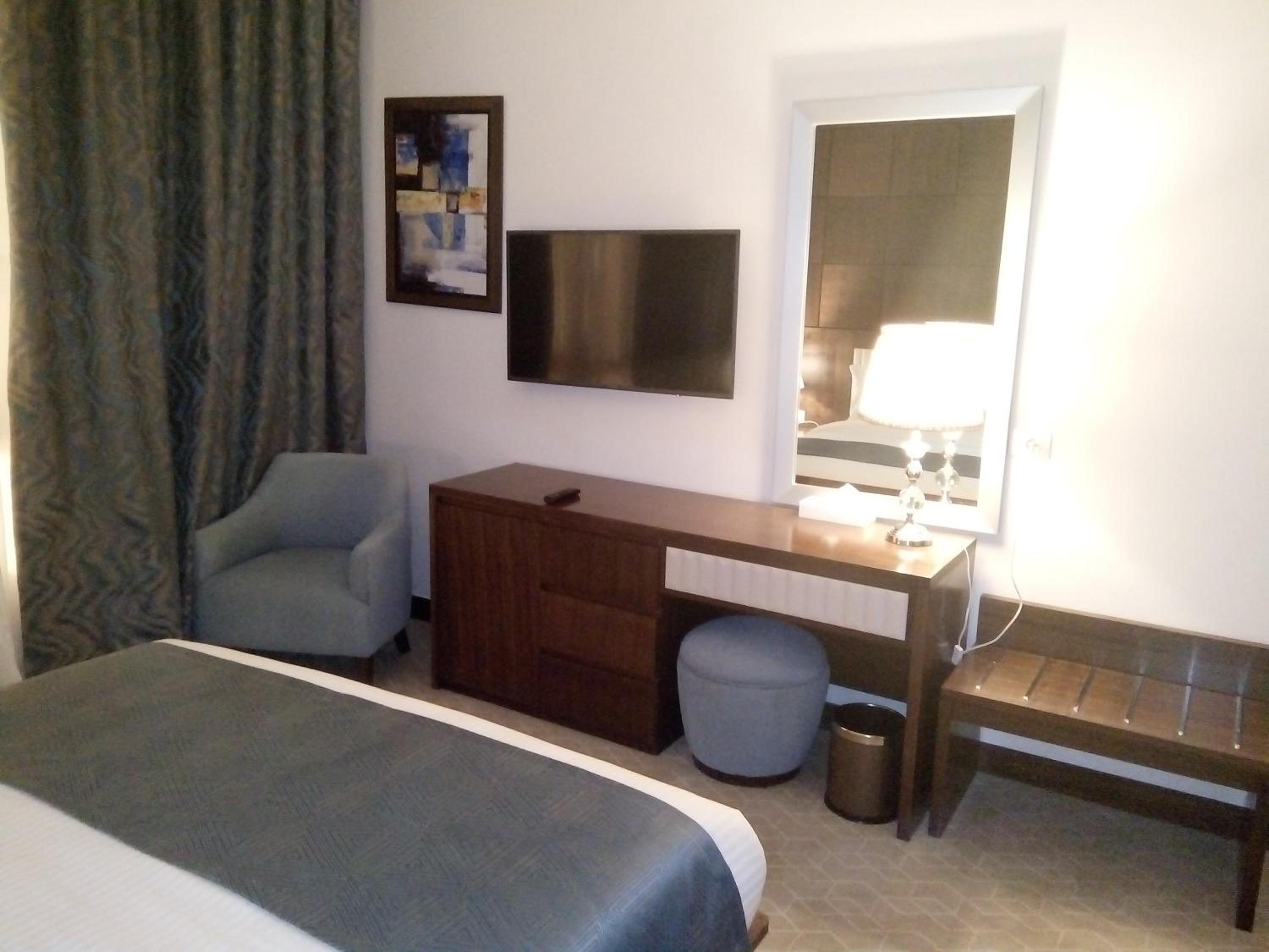 Standard Queen Room with City View