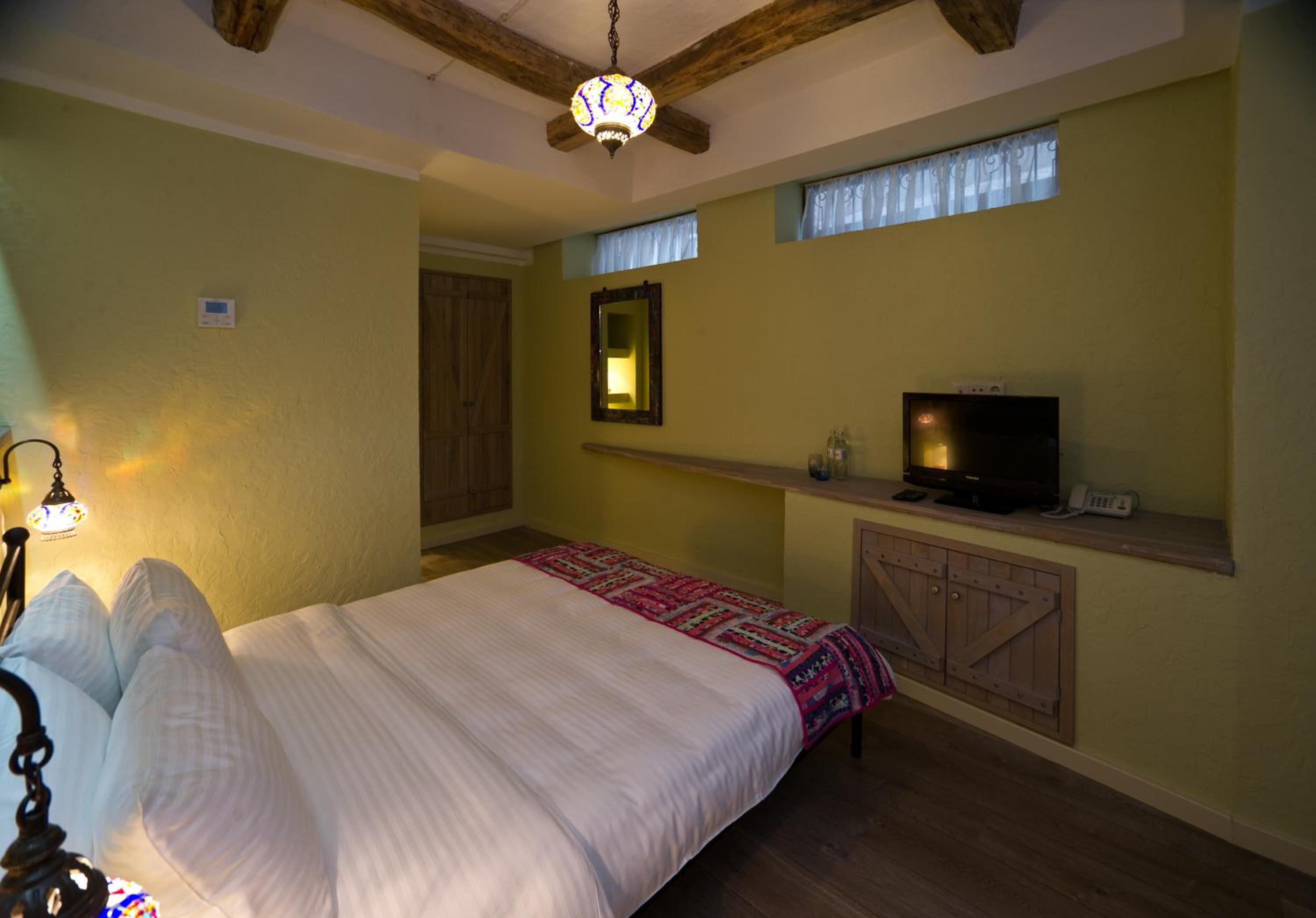 Economy Double Room - Photo 8