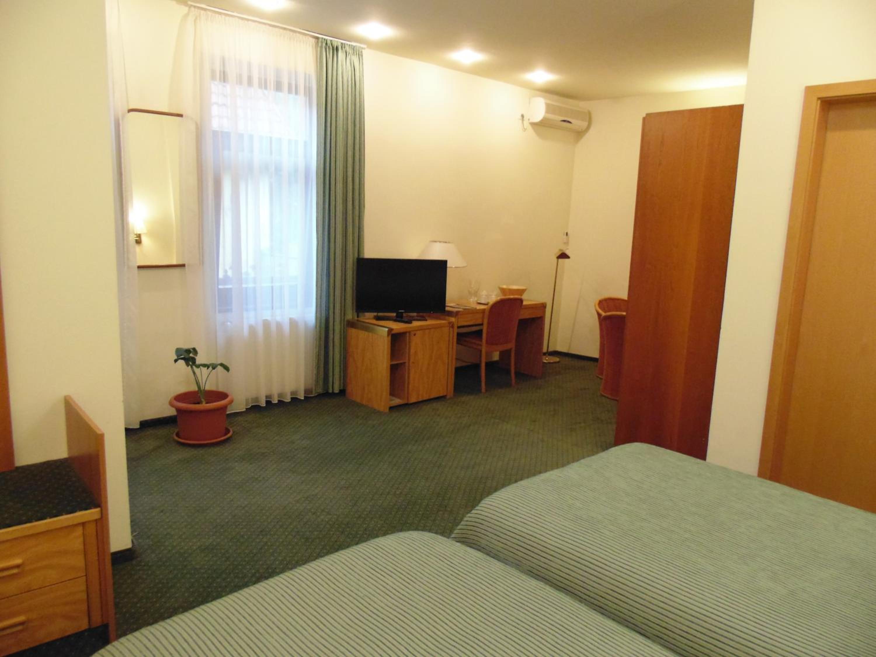 Standard Twin Room photo 2