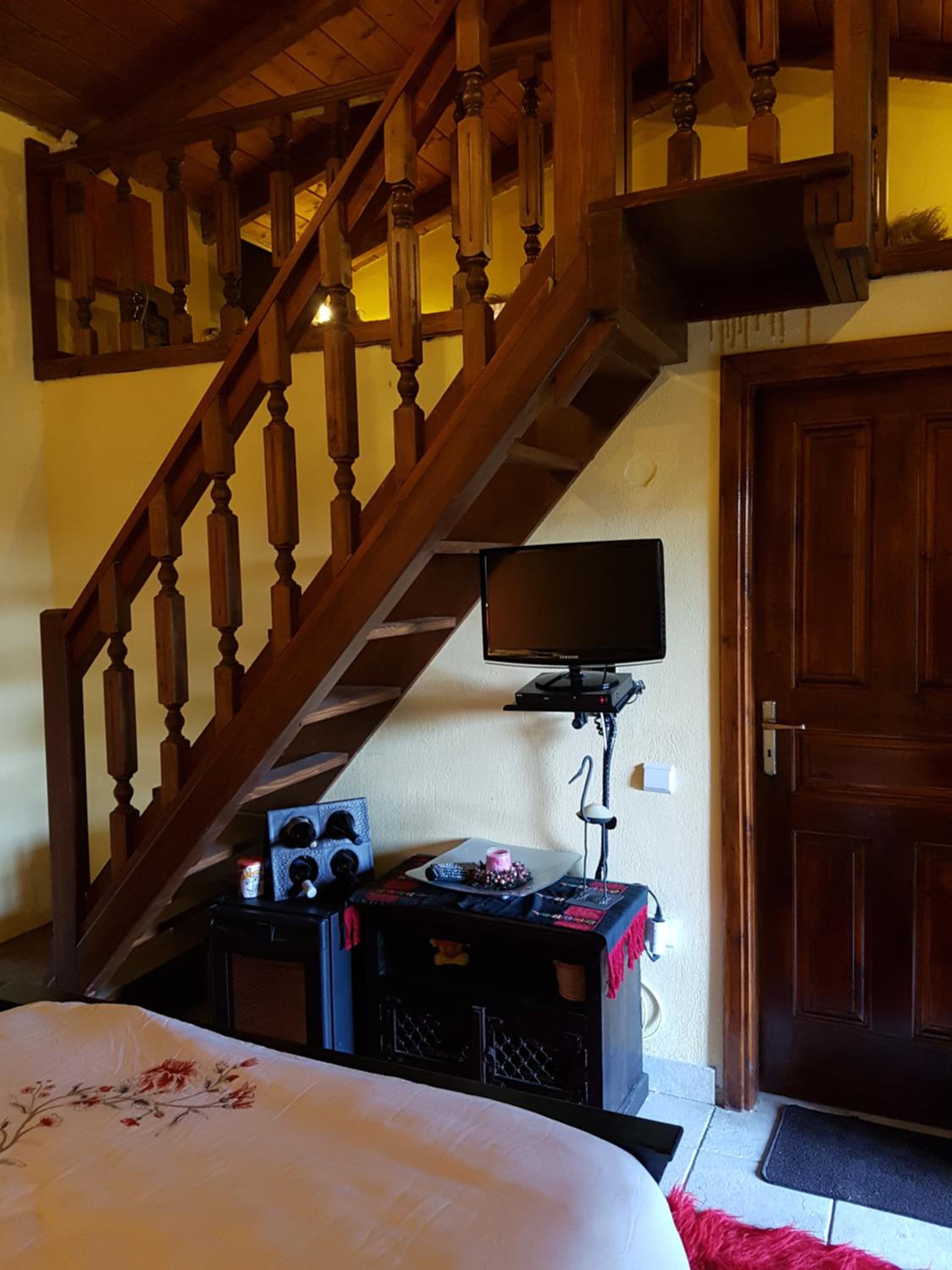 Studio - Split Level - Photo 13