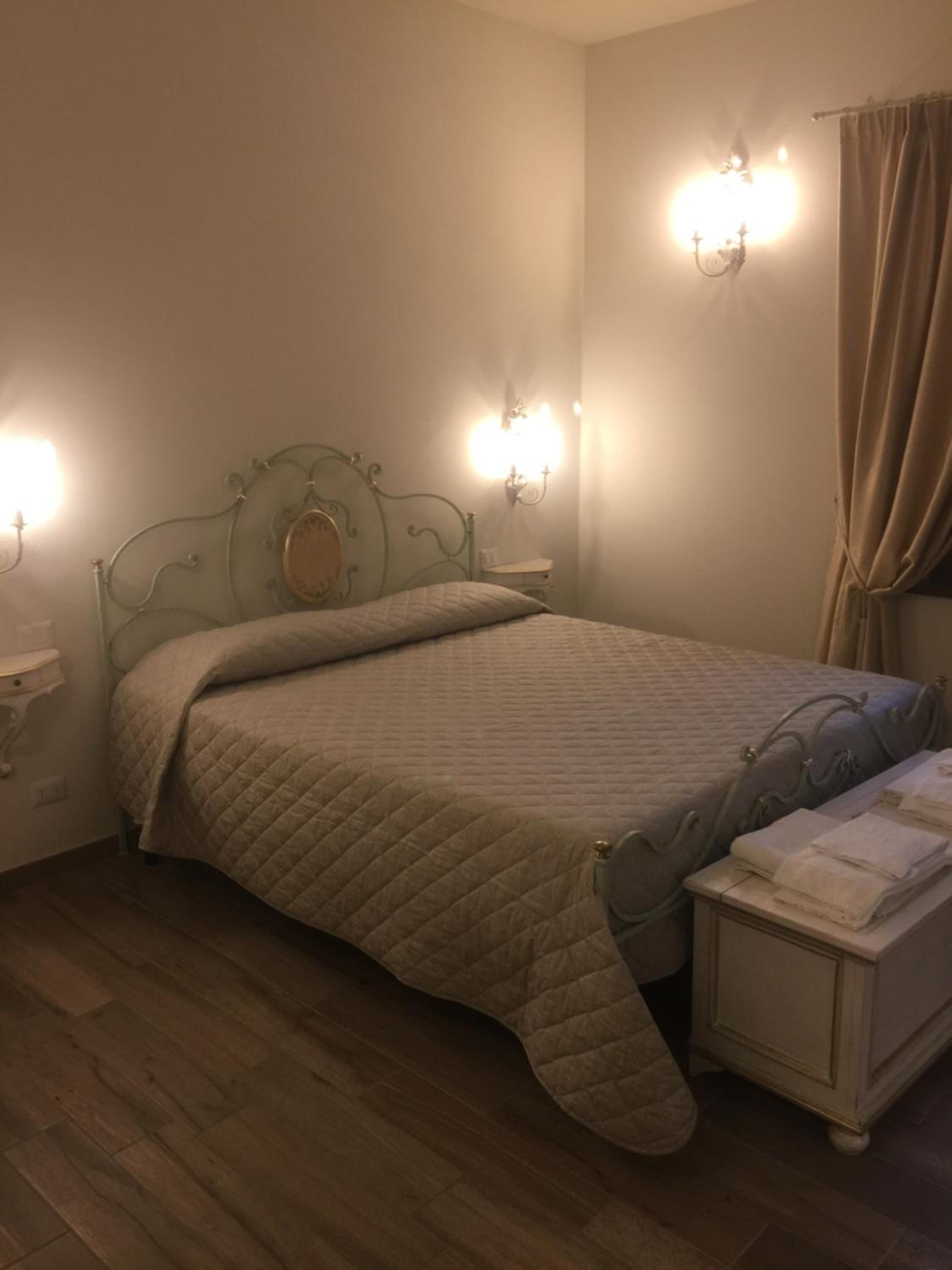Doppel- oder Zweibettzimmer