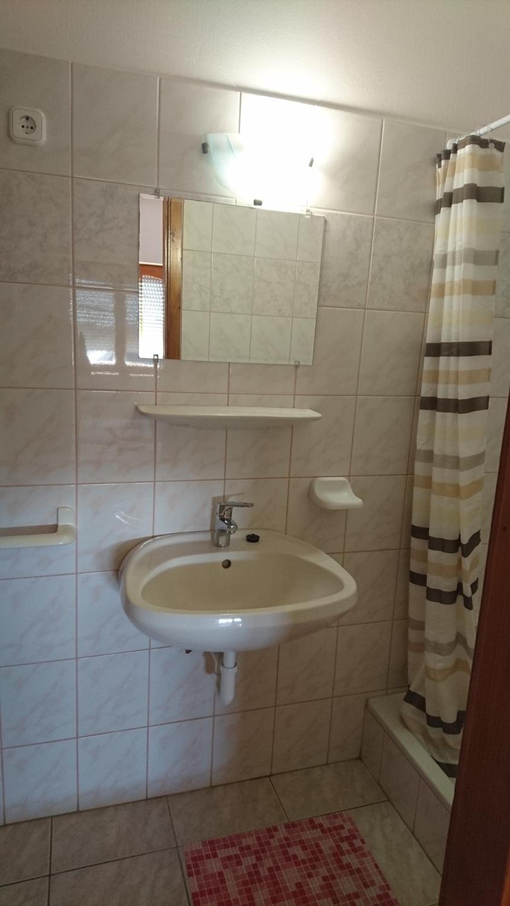 Standard Double or Twin Room - Photo 5