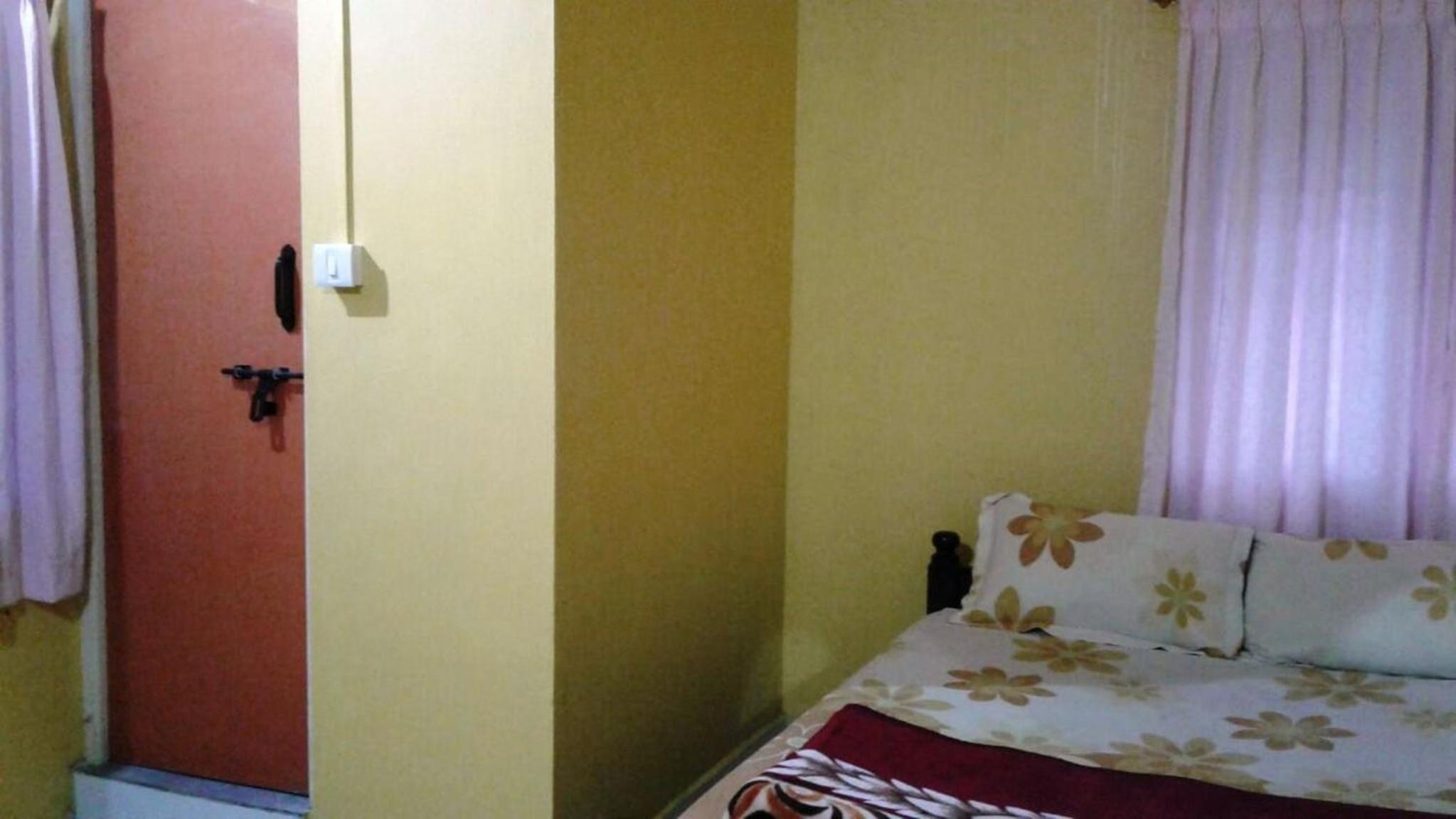 Budget Double Room - Photo 3