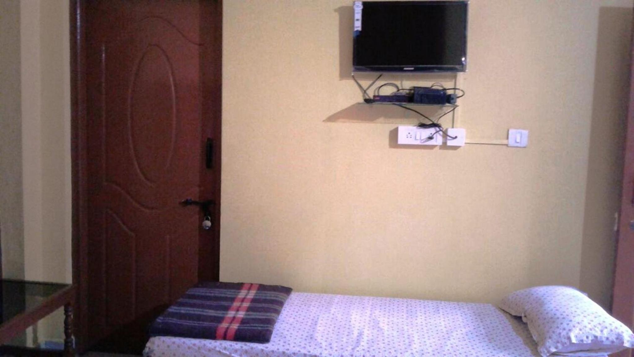 Budget Double Room - Photo 4