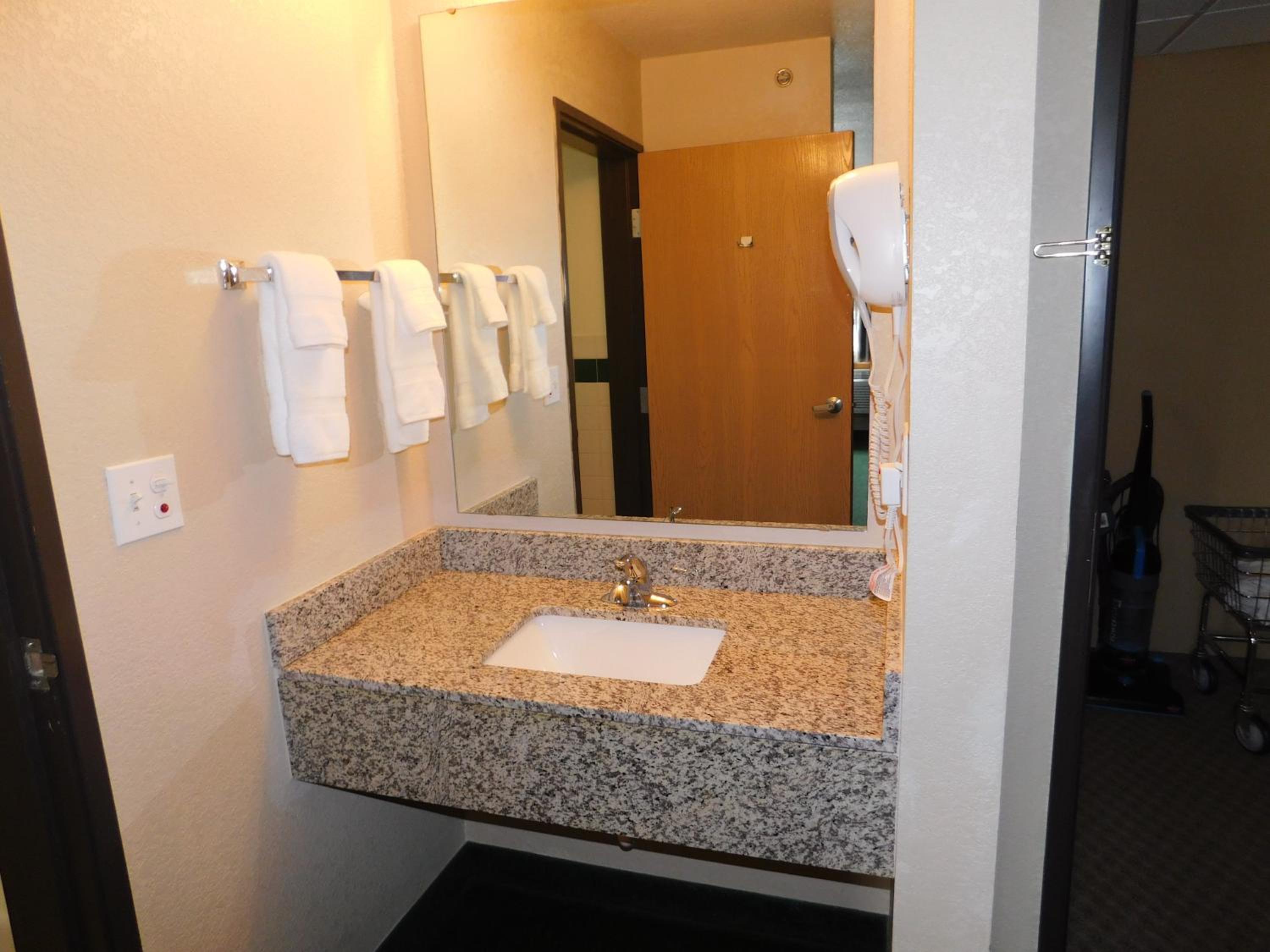 King Room - Mobility Access/Non-Smoking photo 3