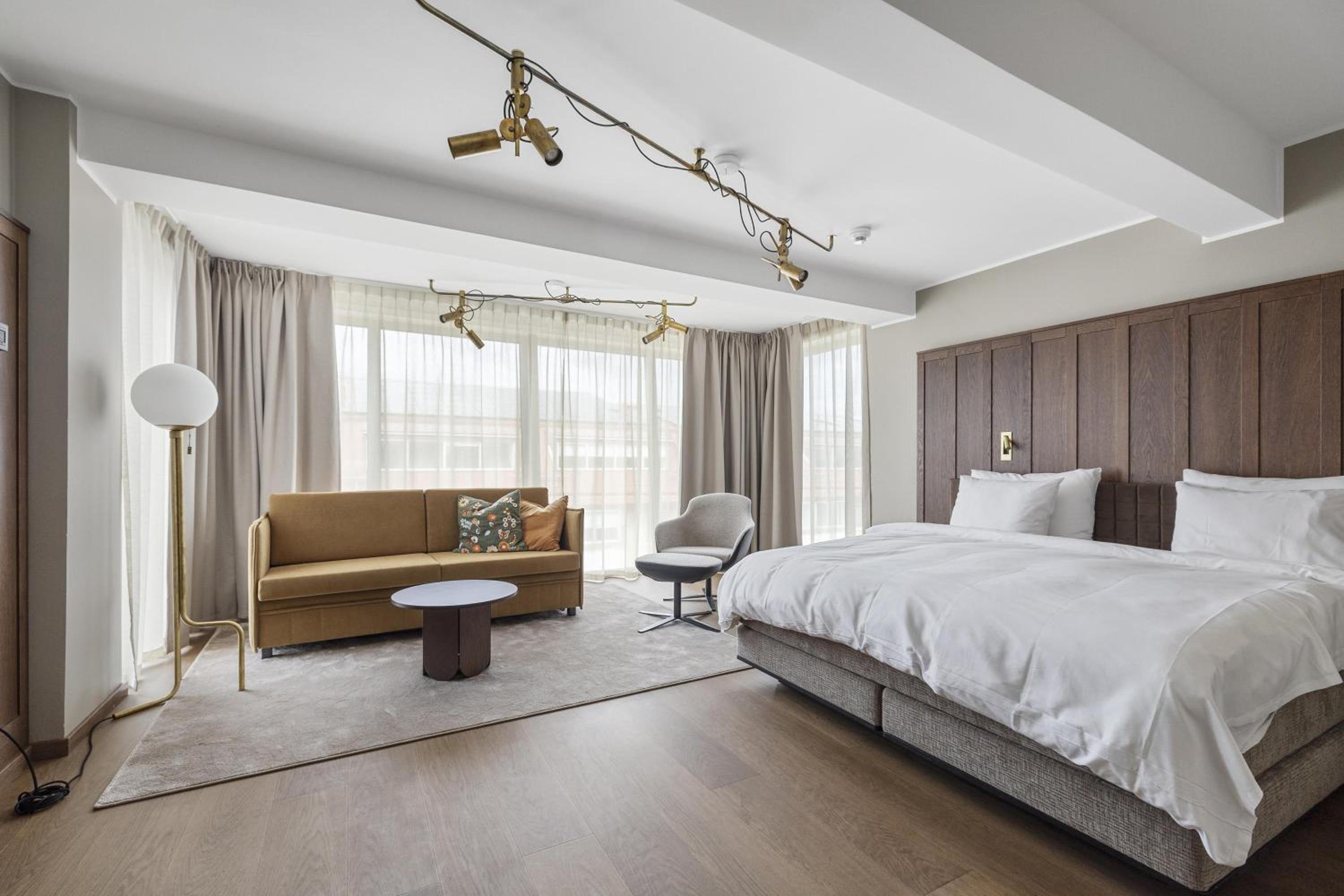 Junior King Suite with Sofa Bed - Non-Smoking photo 1