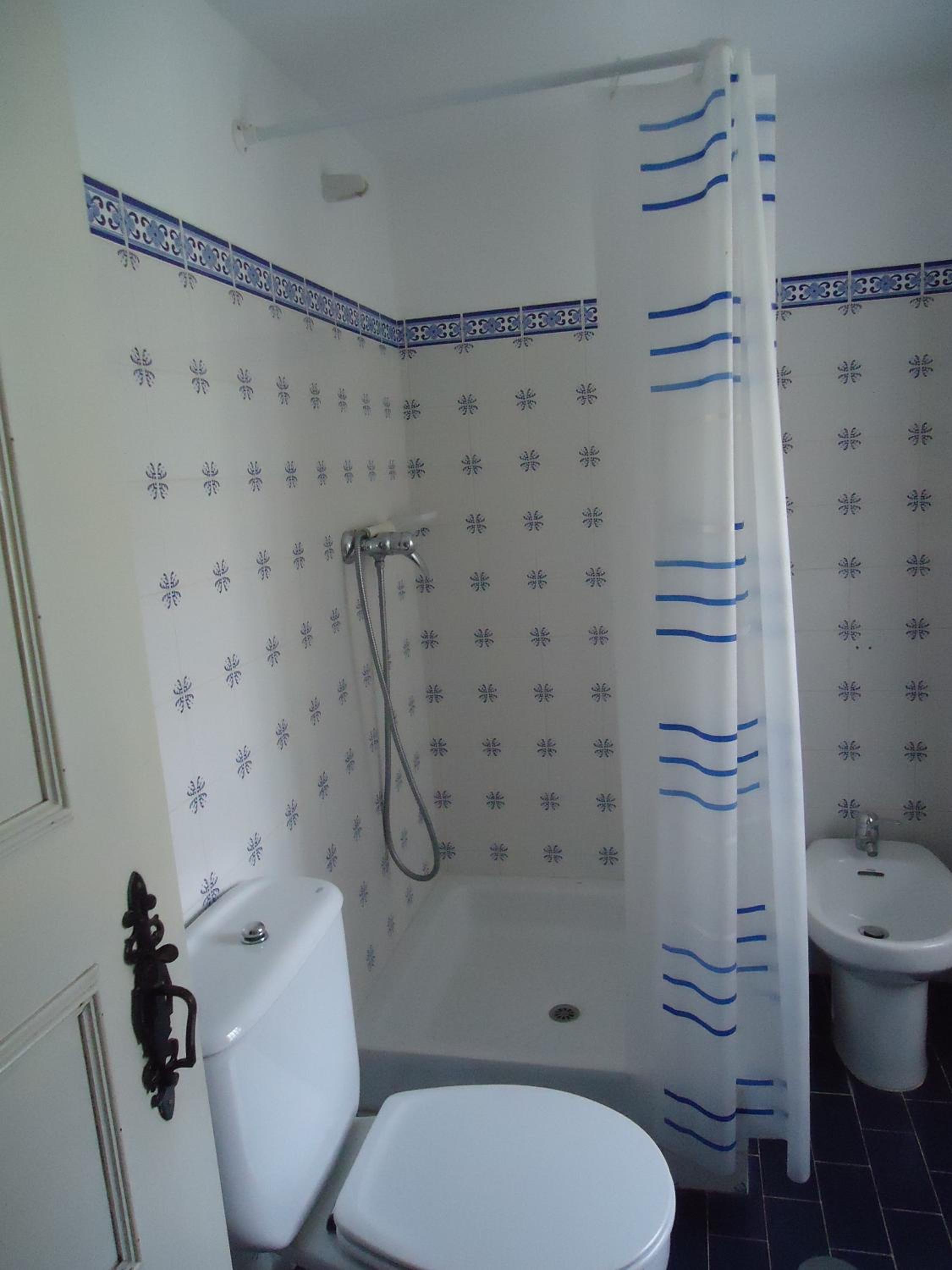 Six-Bedroom House photo 2