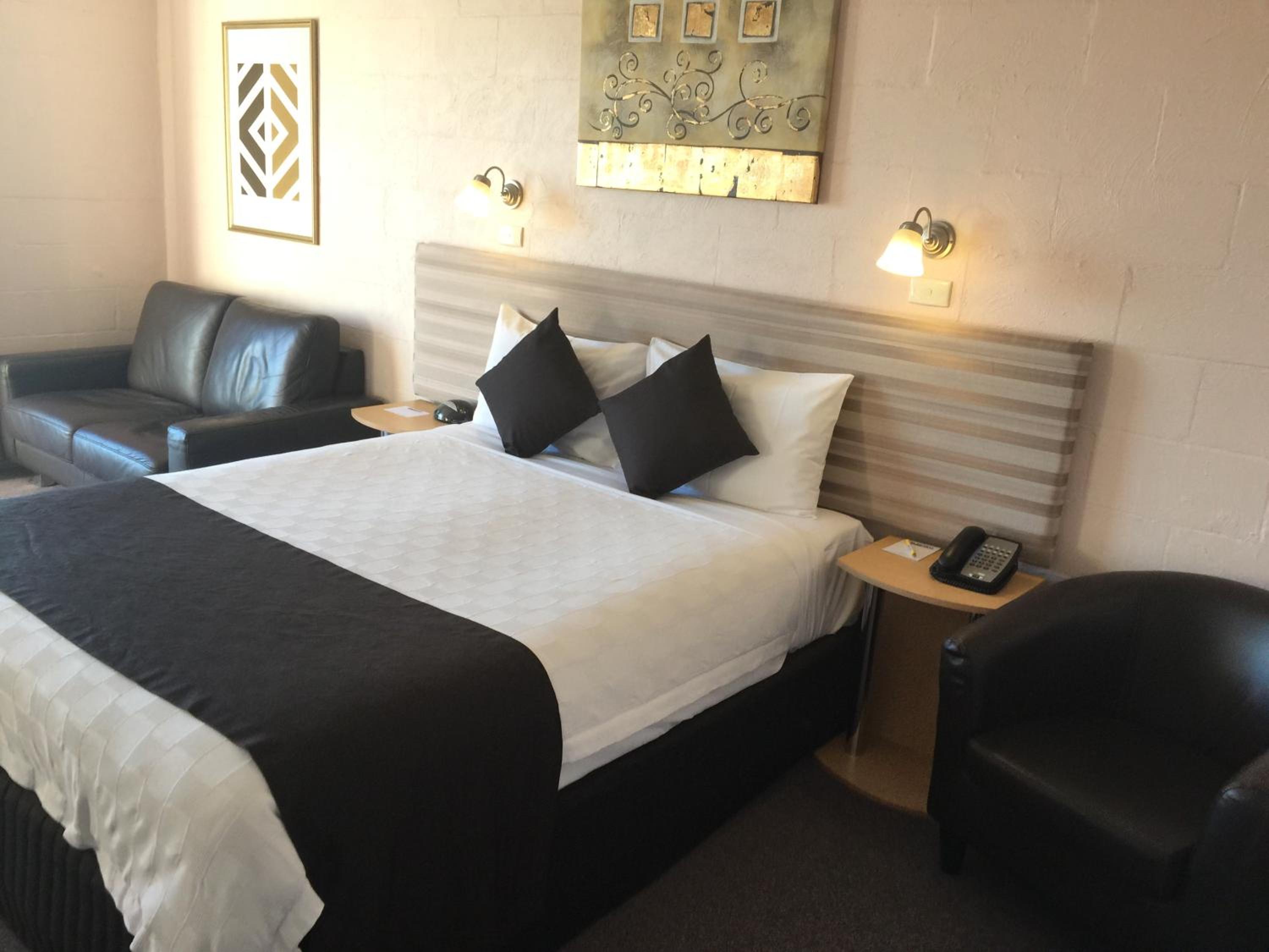 Premier Double Room with City View - Photo 5