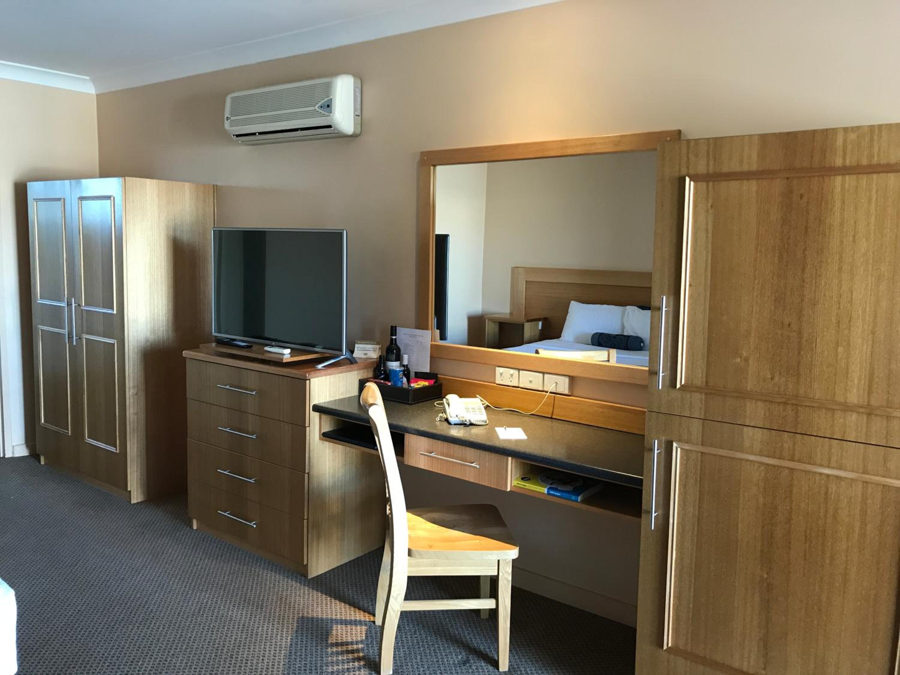 Executive Queen Room - Photo 10