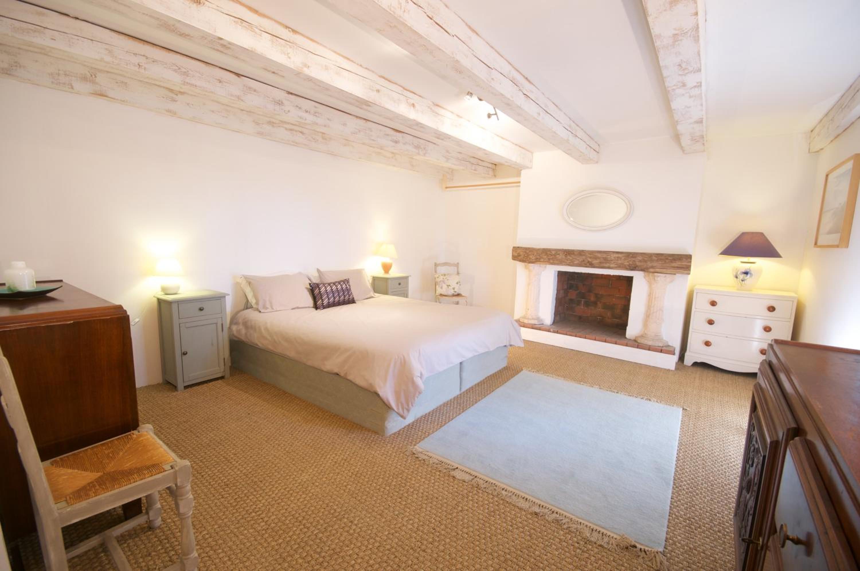 Seven-Bedroom House photo 1