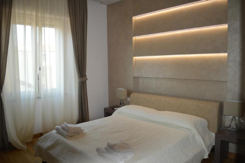 Double Room with Private Bathroom - Photo 2