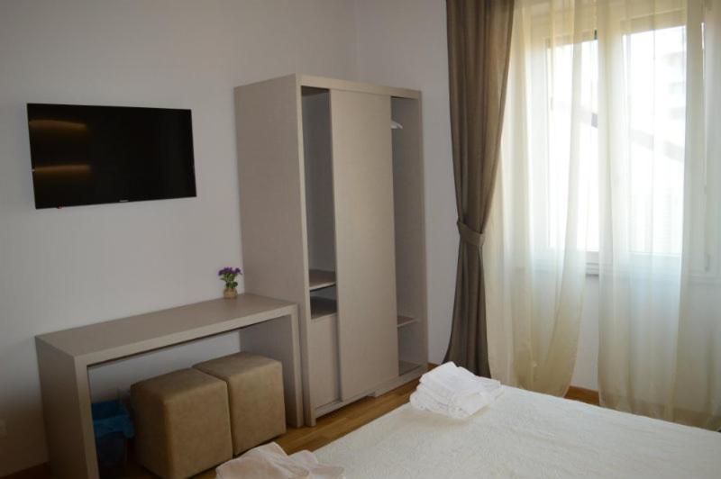 Double Room with Private Bathroom - Photo 3