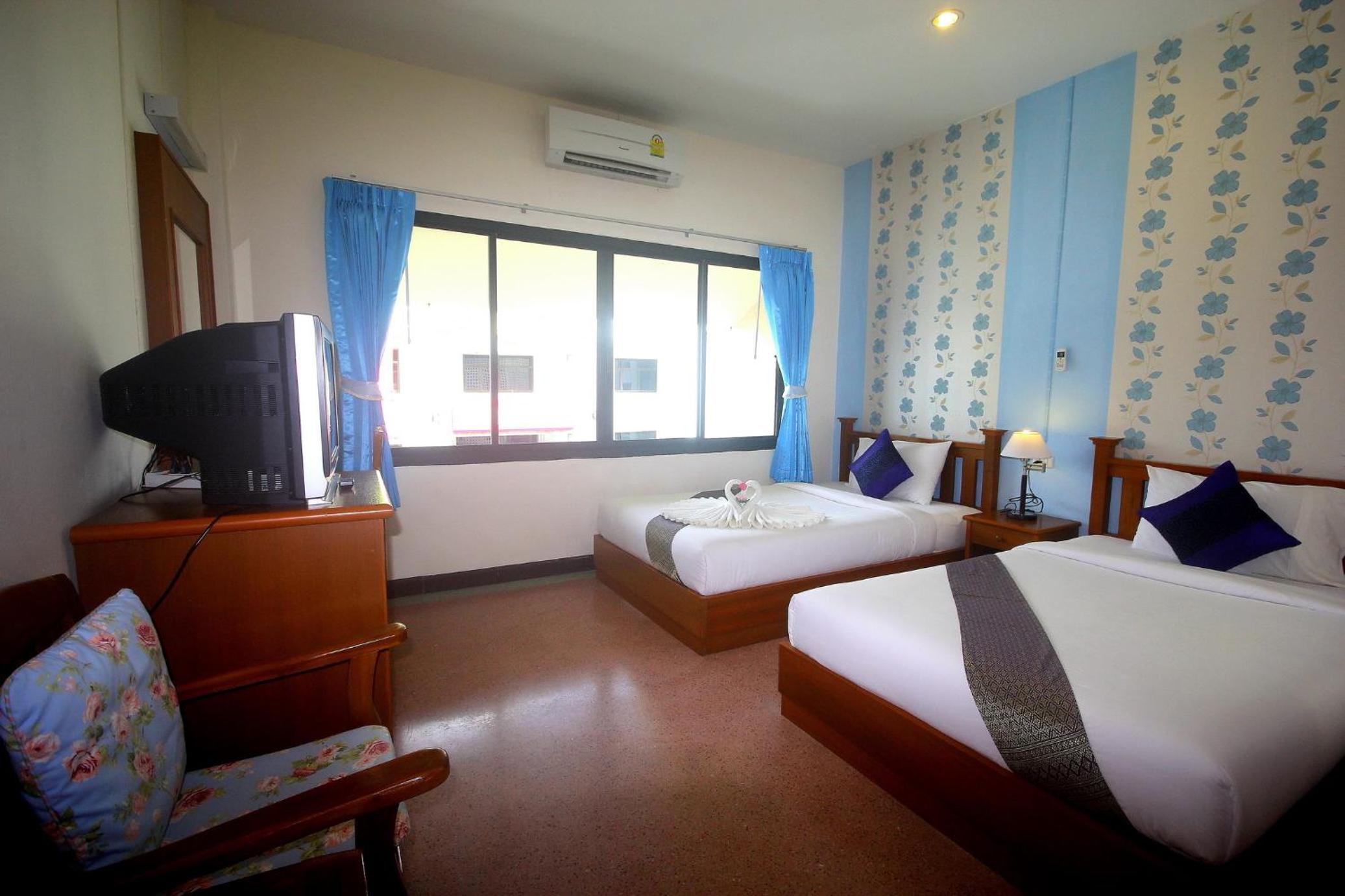Deluxe Twin Room - Photo 2