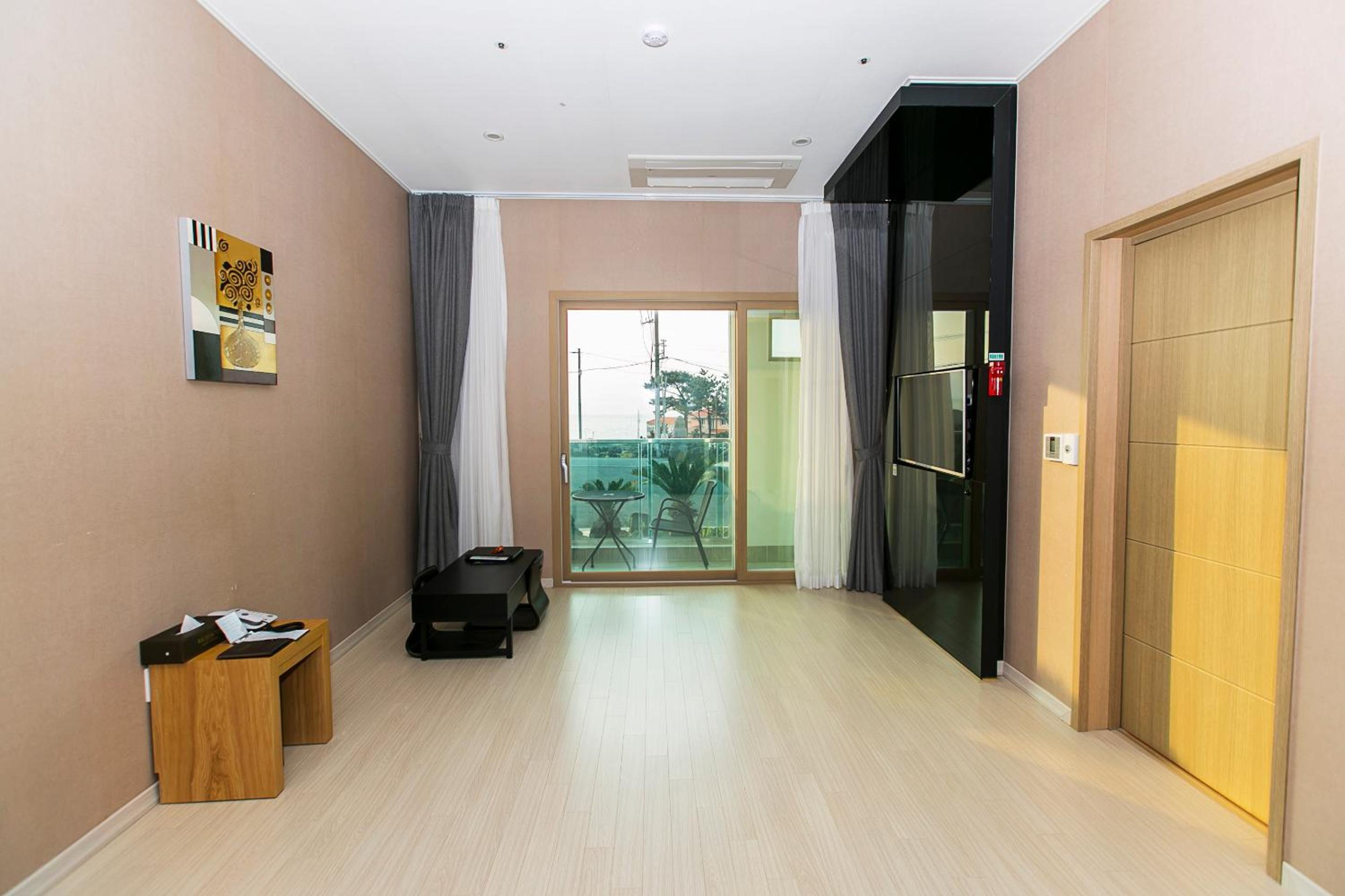 Korean-Style Ondol Room - Ground Floor photo 2
