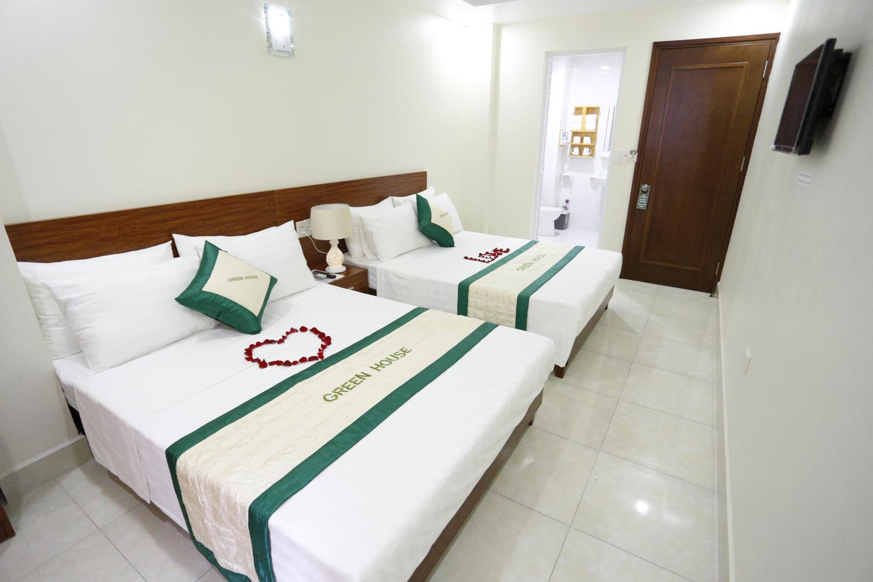 Triple Room with City View