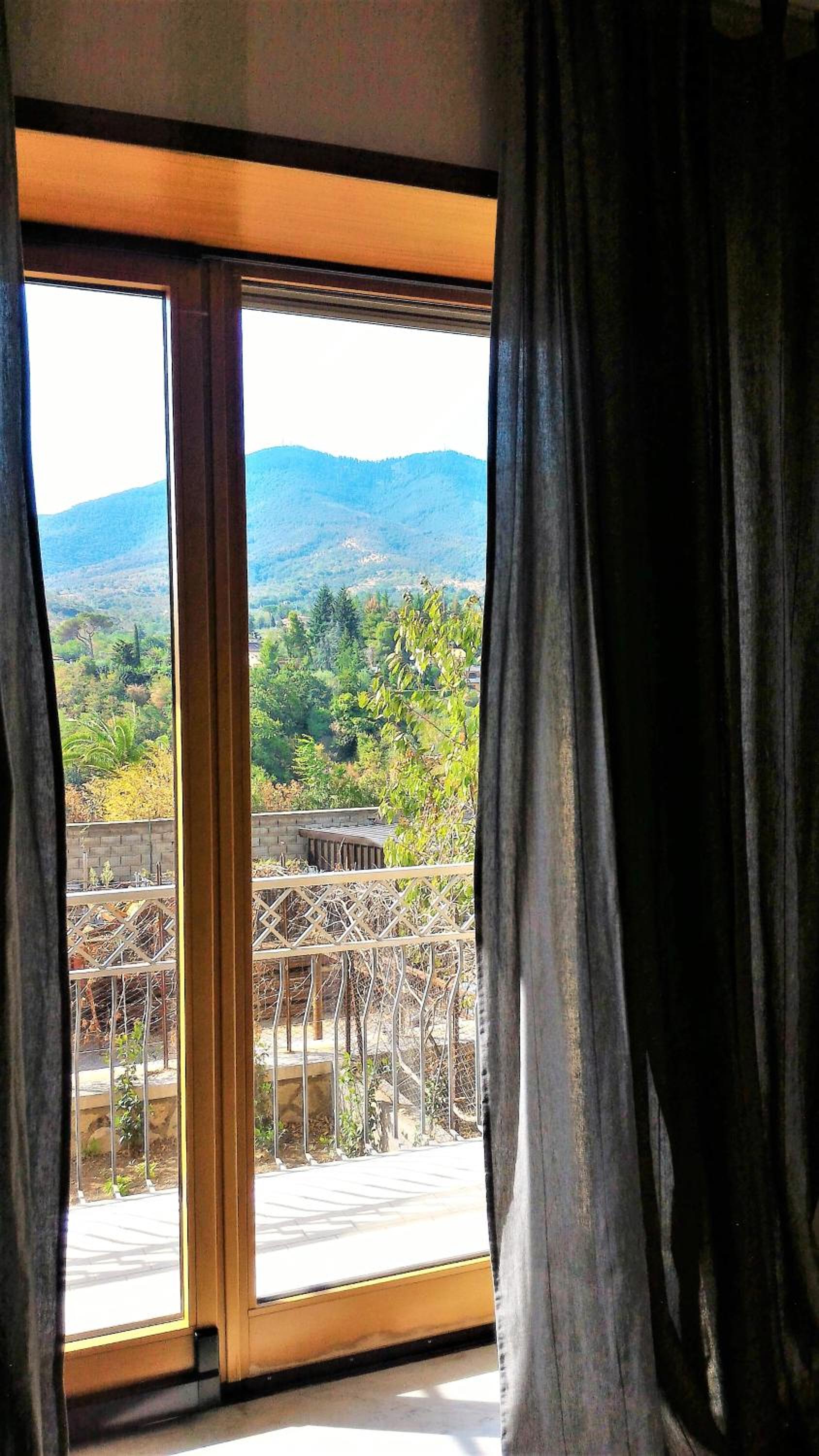 King Room with Balcony - Photo 9