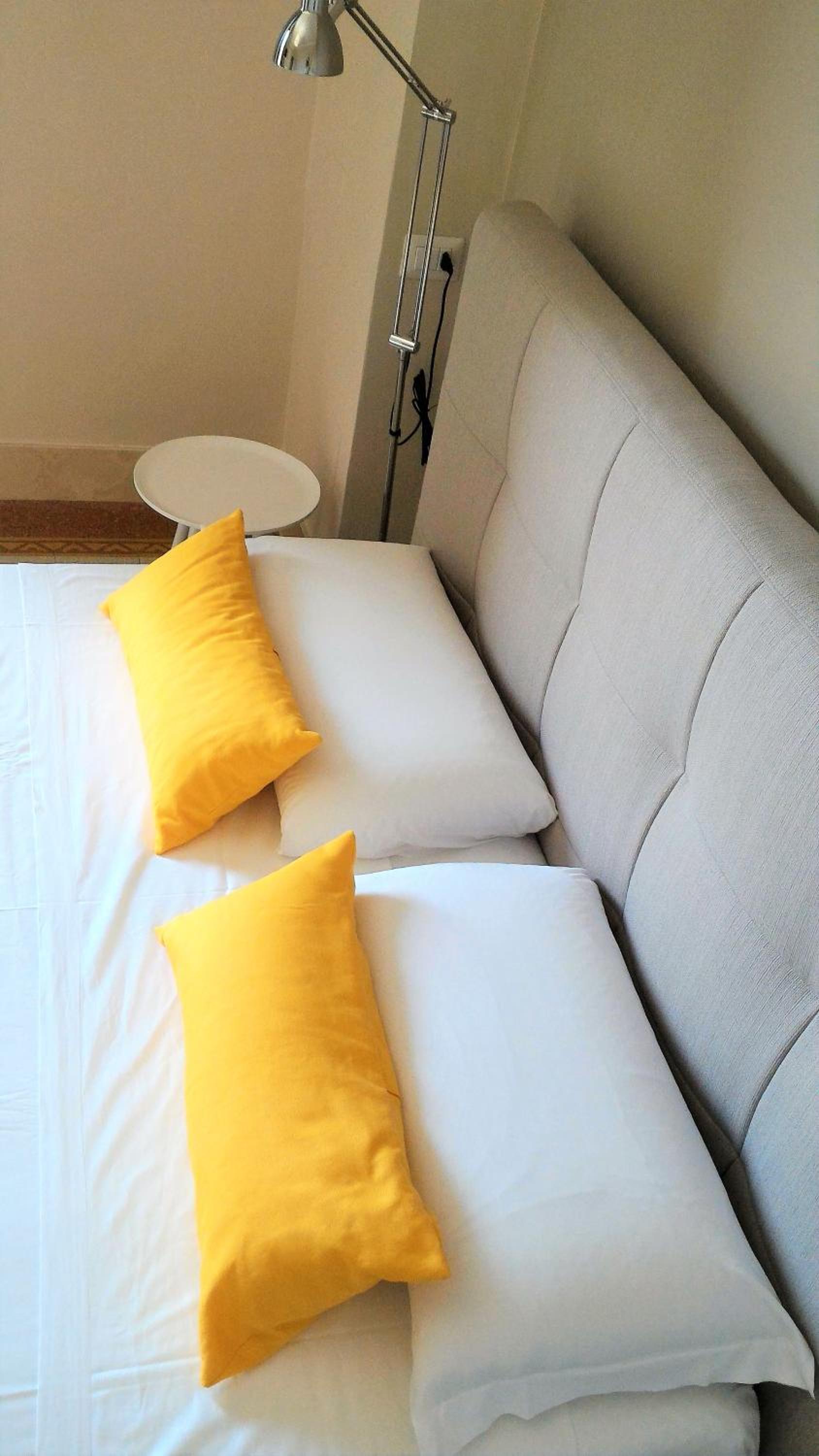 King Room with Balcony - Photo 7