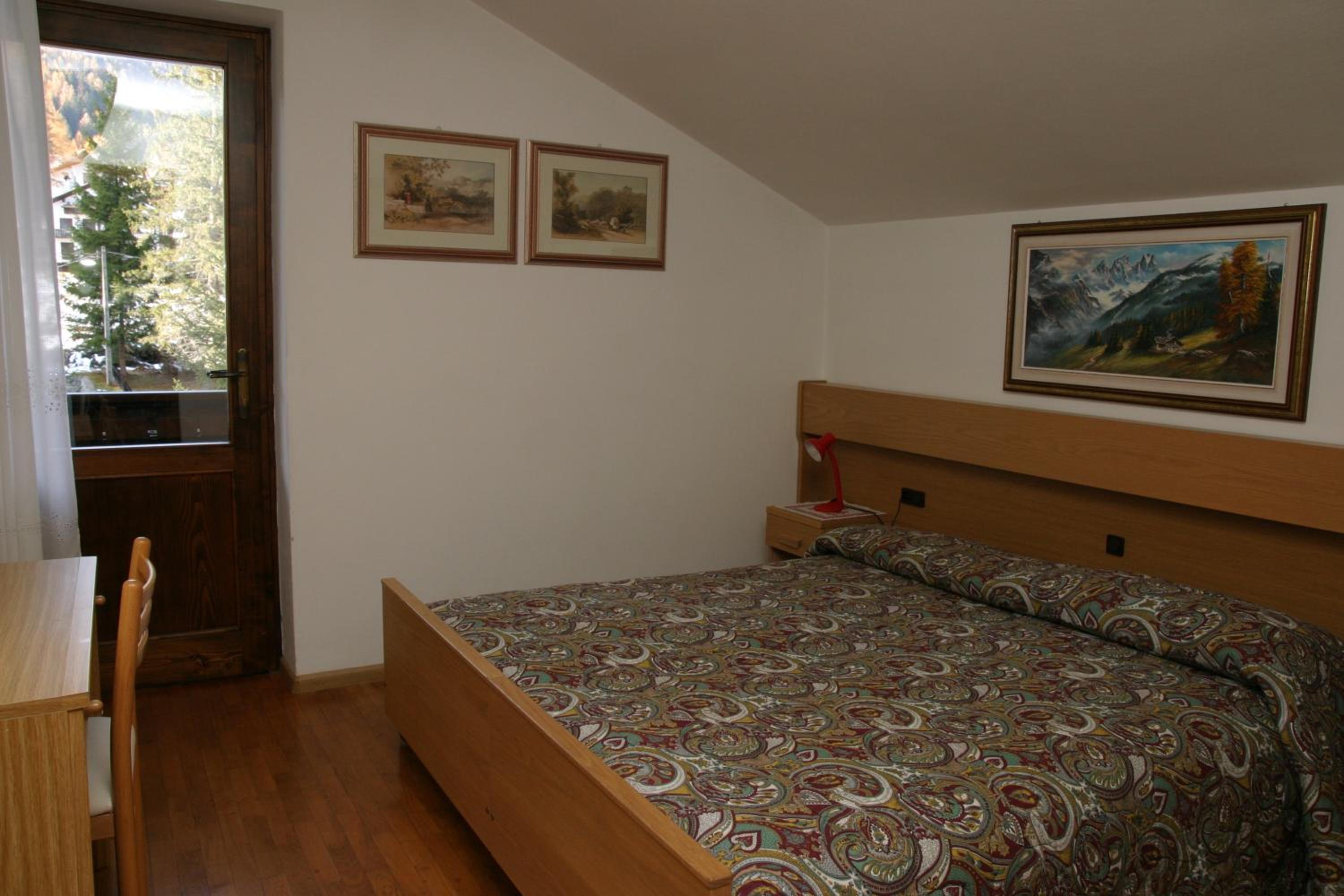 One-Bedroom Apartment (2 Adults) - Attic photo 1