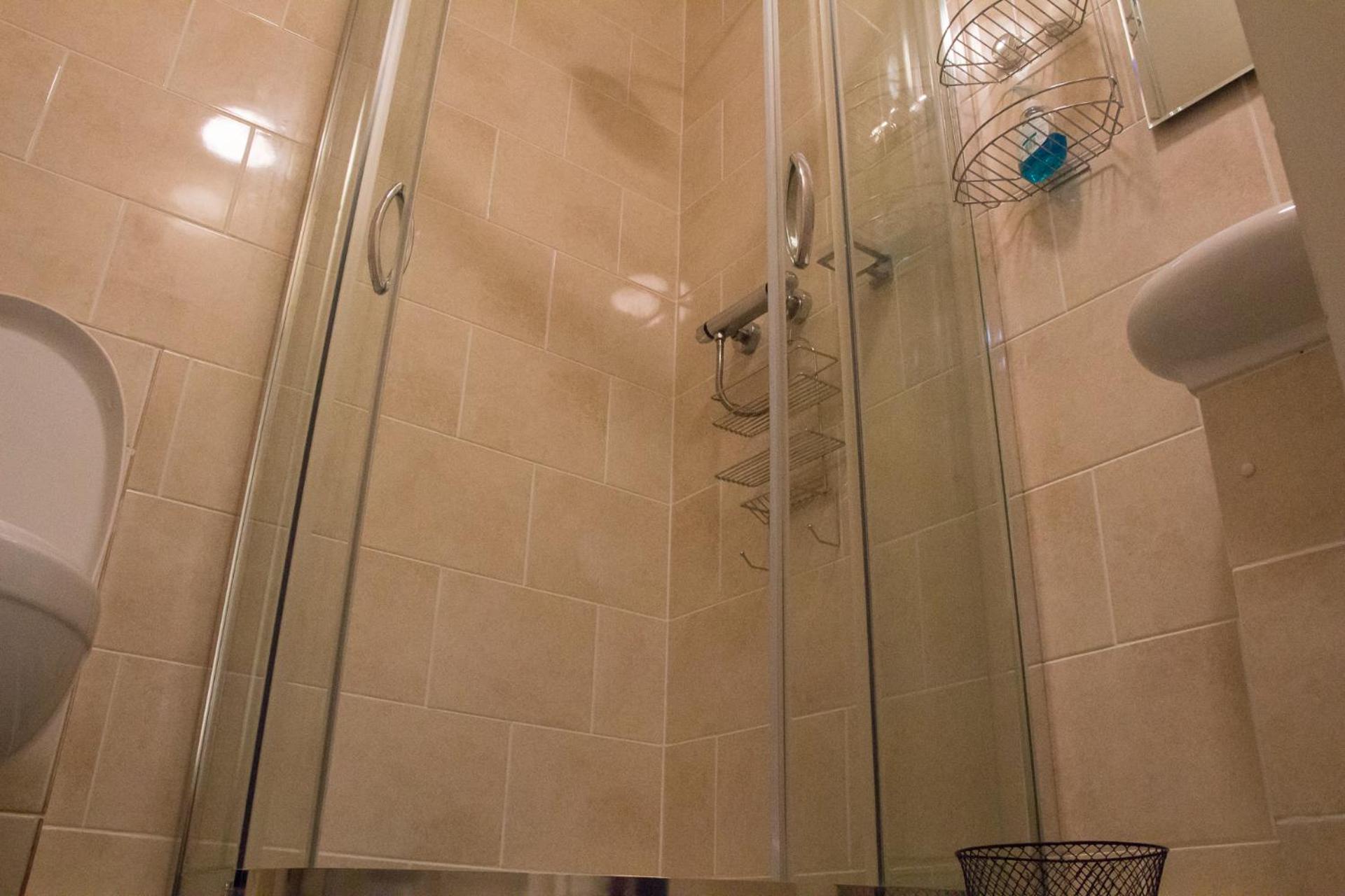 Standard Twin Room - Photo 11