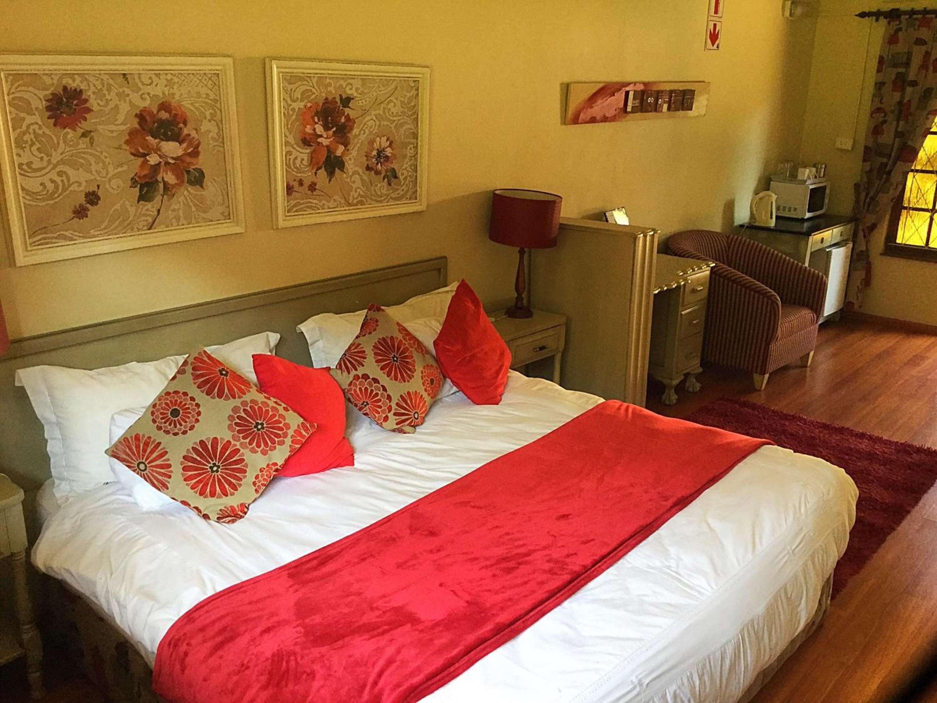 Deluxe Double or Twin Room with Pool View photo 2