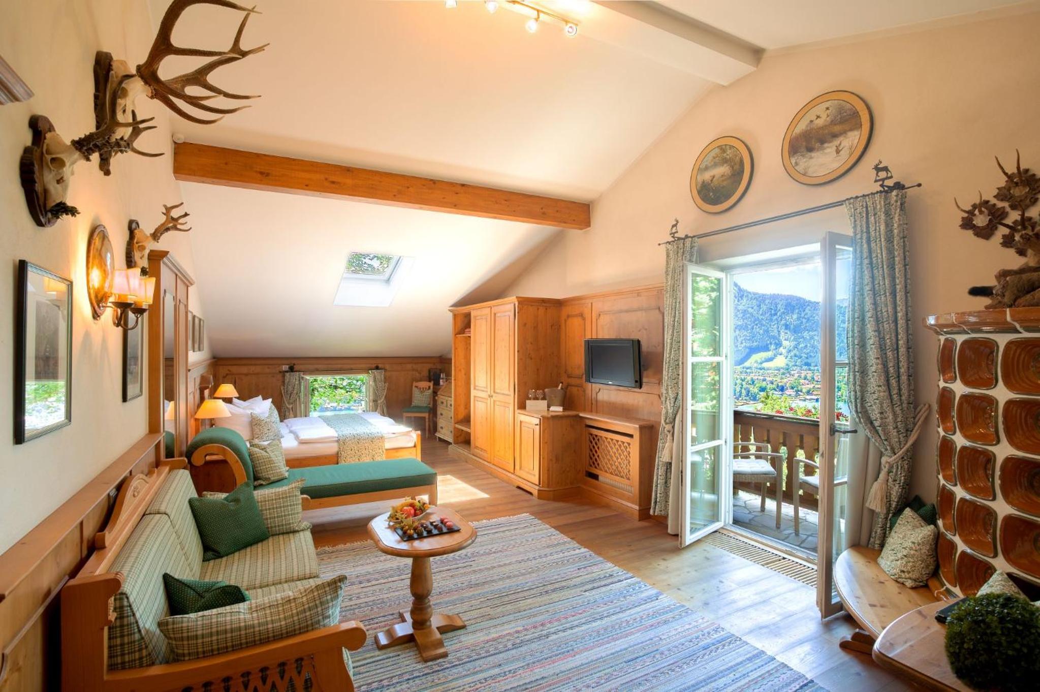Junior Suite with Lake View - Photo 1