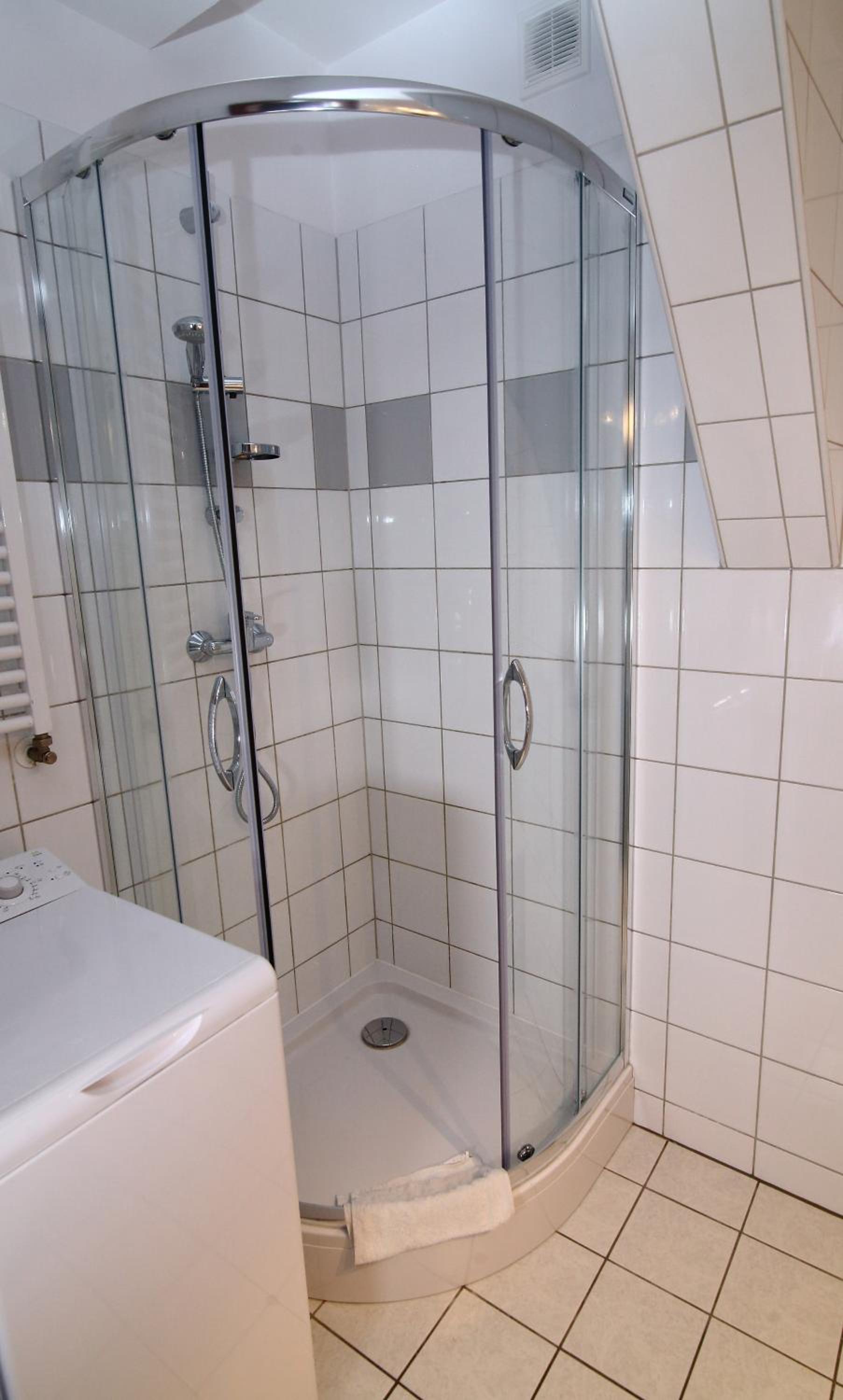 One-Bedroom Apartment - Photo 2