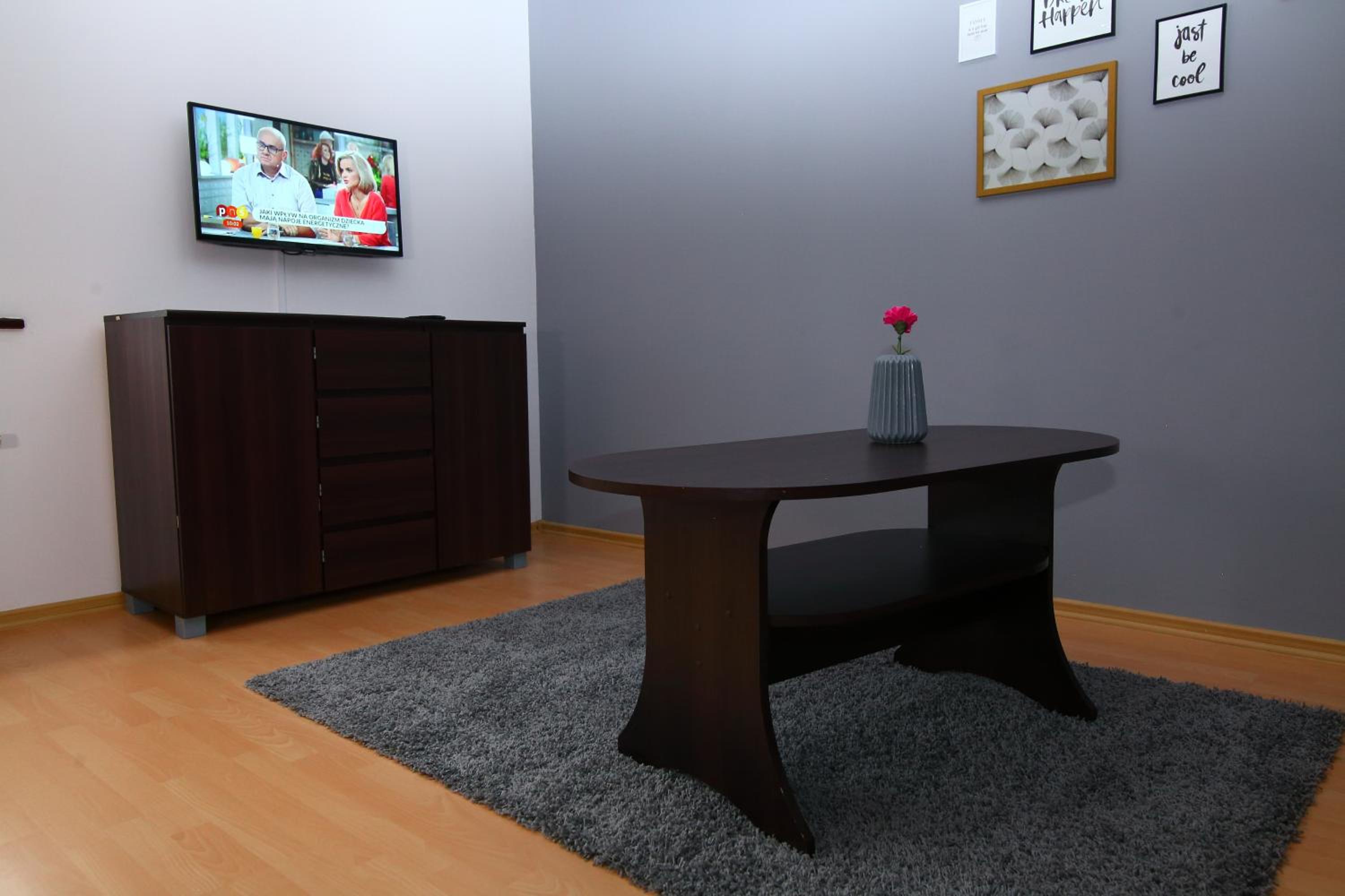 One-Bedroom Apartment - Photo 1