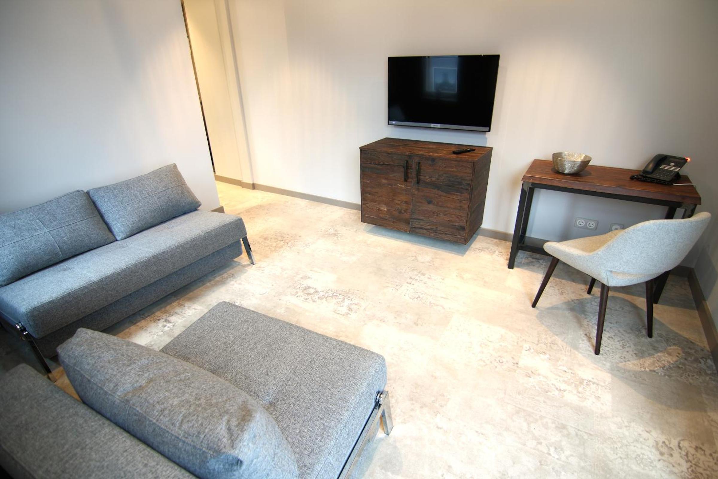Suite - Photo 3