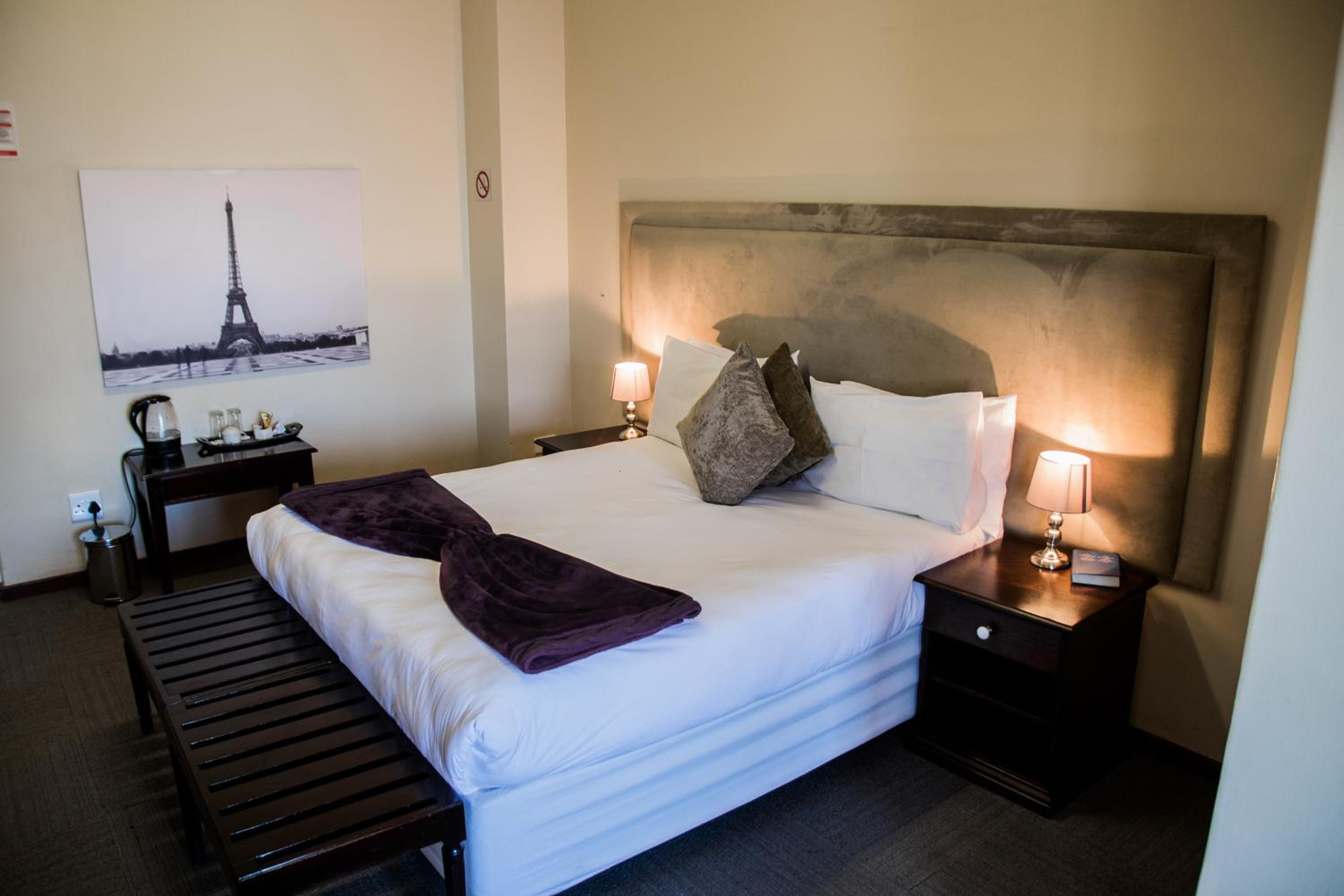 Deluxe Double or Twin Room - Photo 2