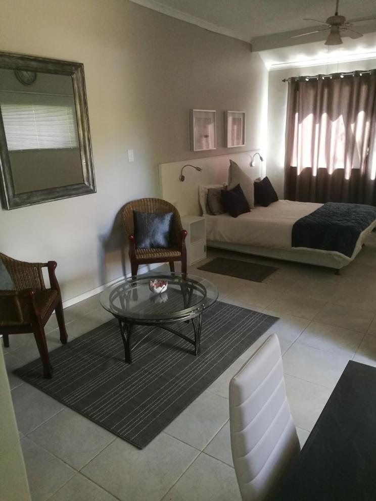 Studio Apartment photo 1