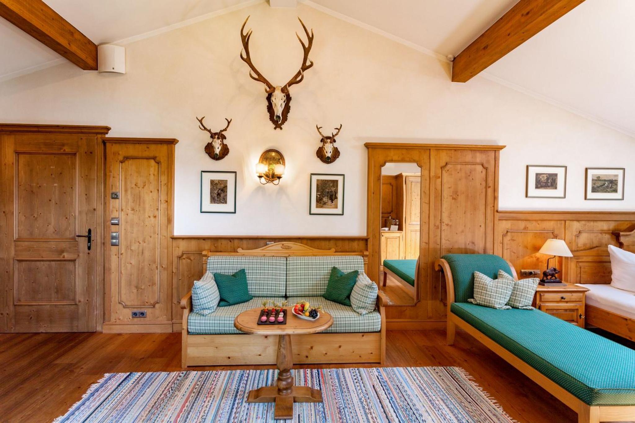 Junior Suite with Lake View - Photo 2