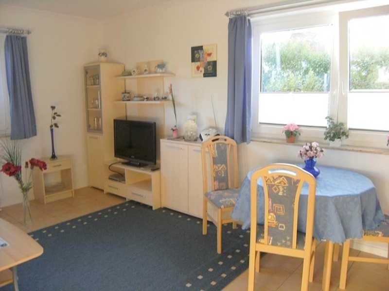 One-Bedroom Apartment with Shower photo 2