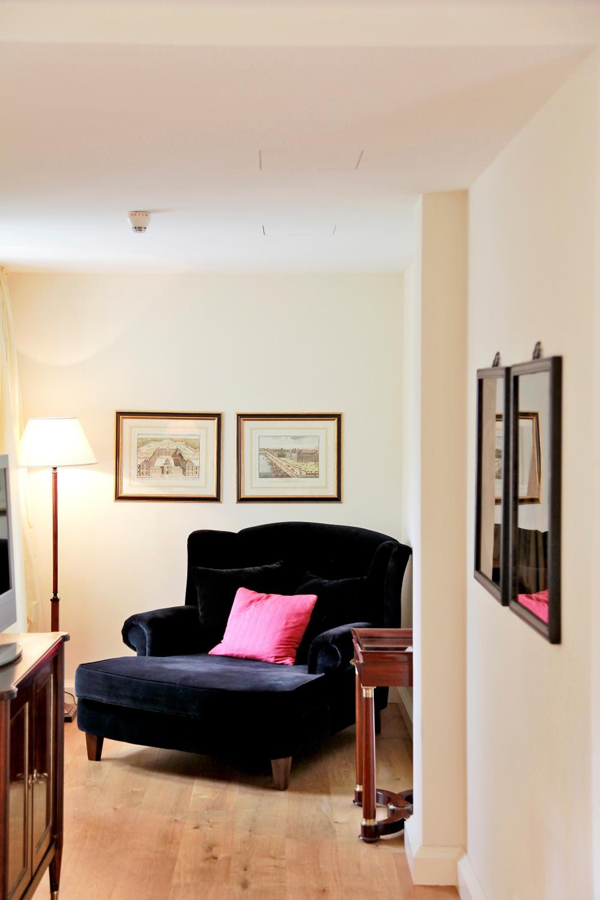 Suite - Photo 2