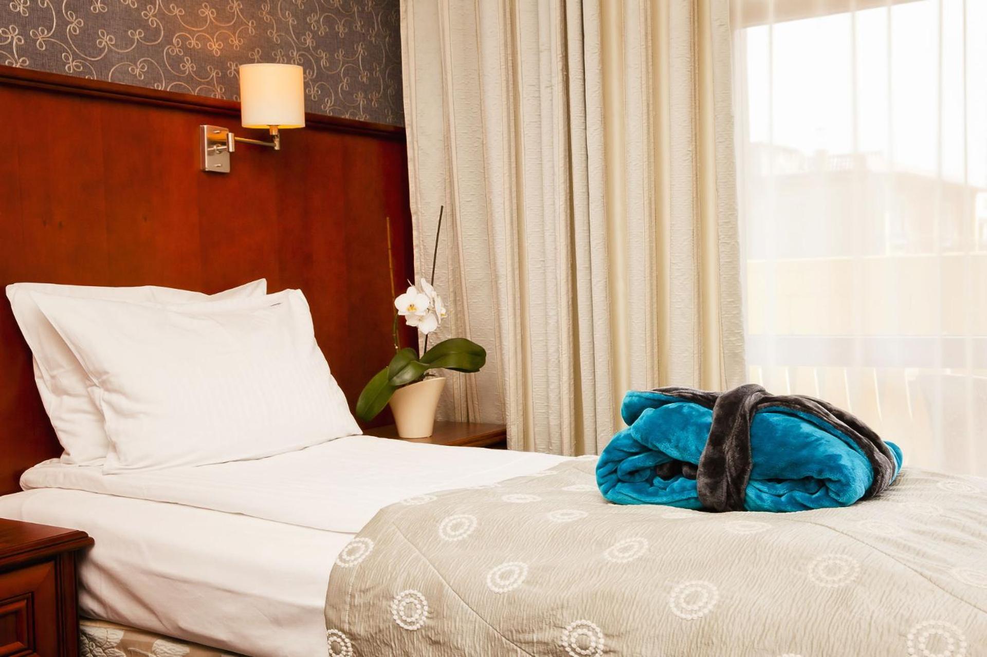 Standard Double or Twin Room - Photo 9