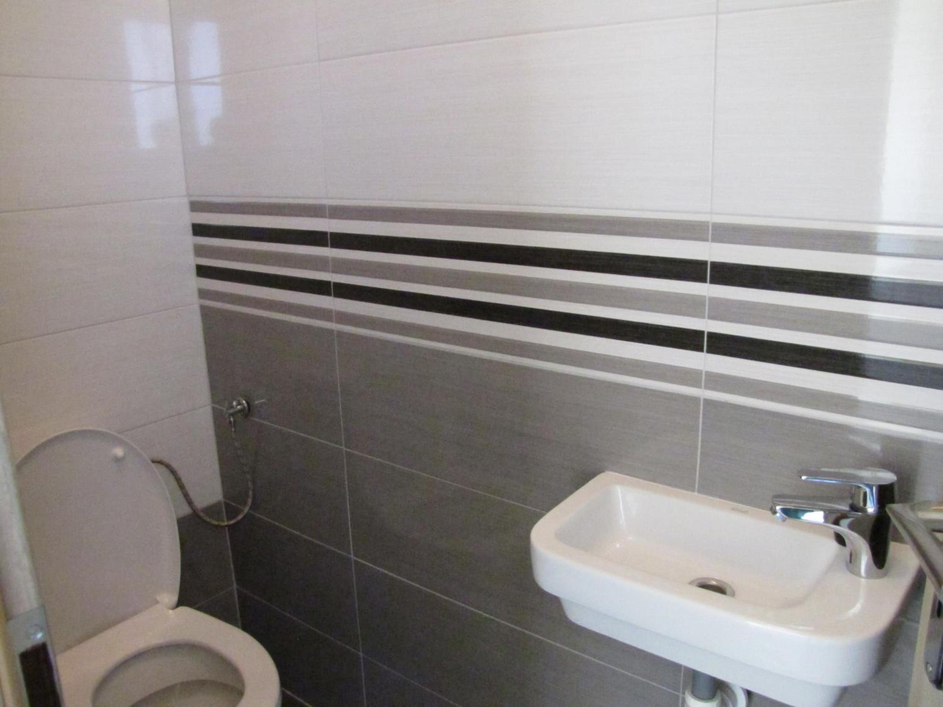 One-Bedroom Apartment - Photo 3