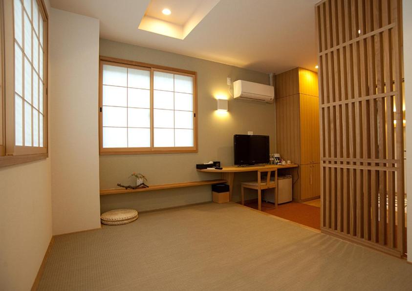 Japanese-Style Twin Room with Shared Bathroom