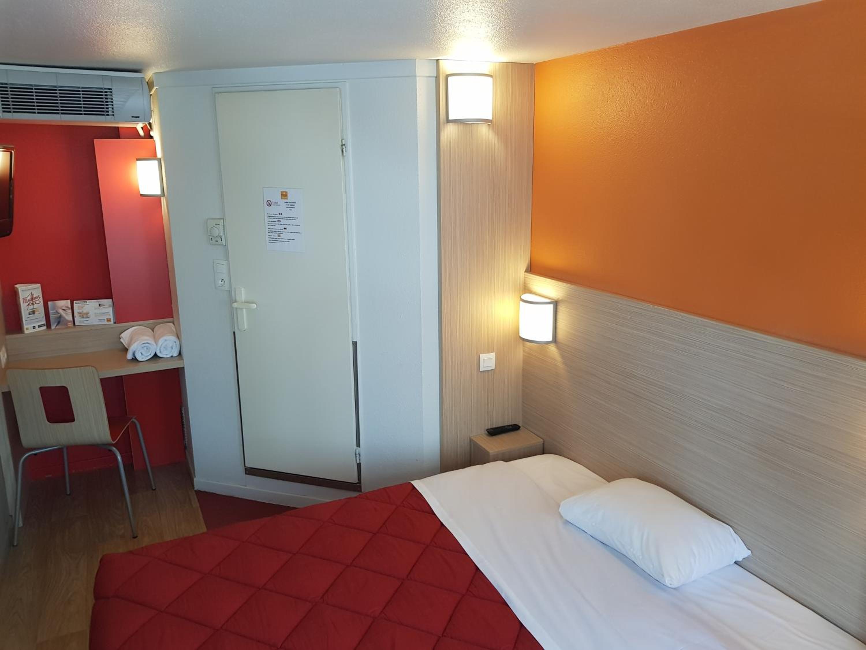 Standard Queen Room - Photo 6