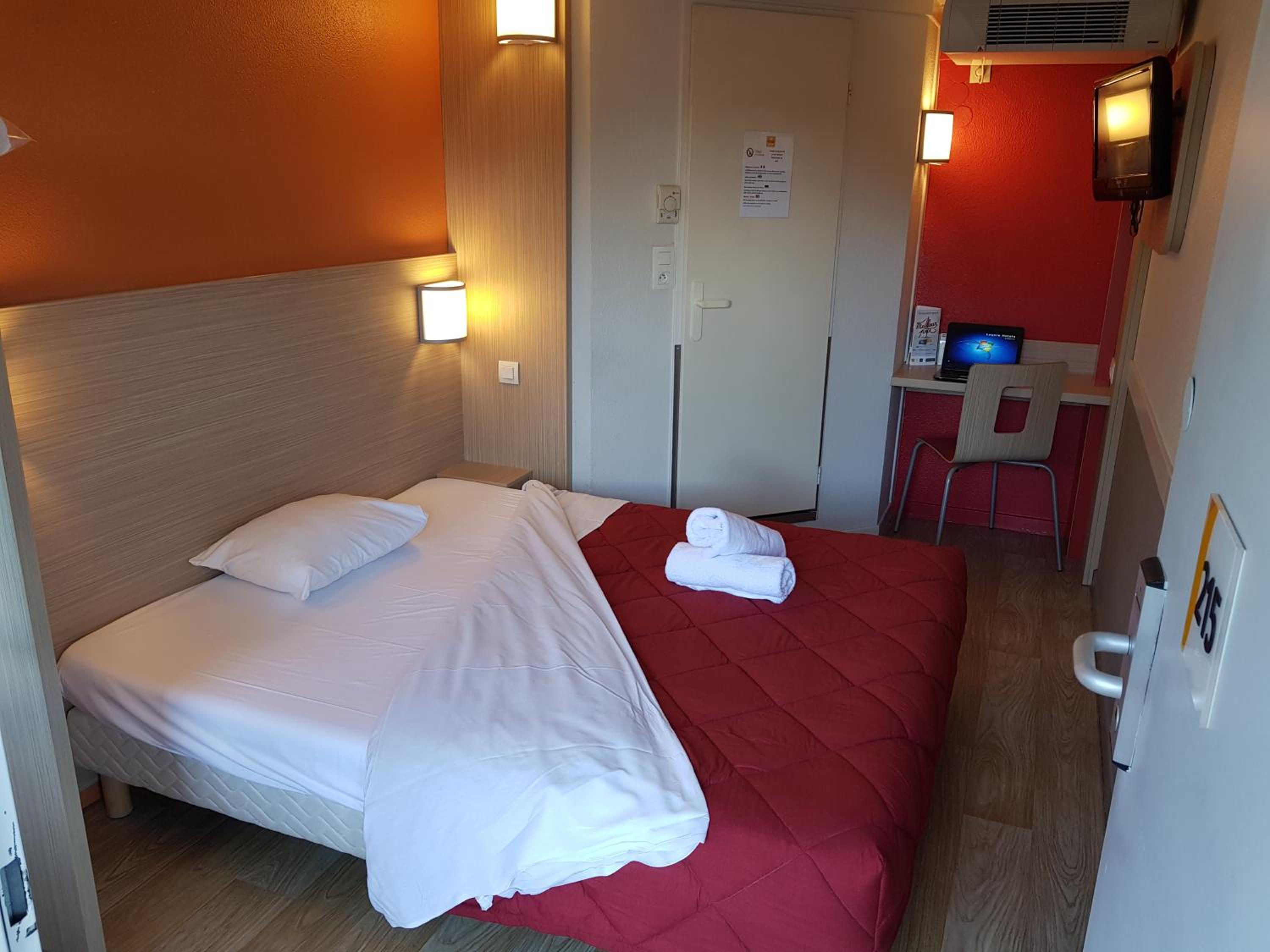 Standard Queen Room - Photo 3