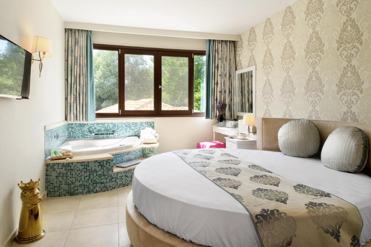Golden Suite with Sea View photo 1