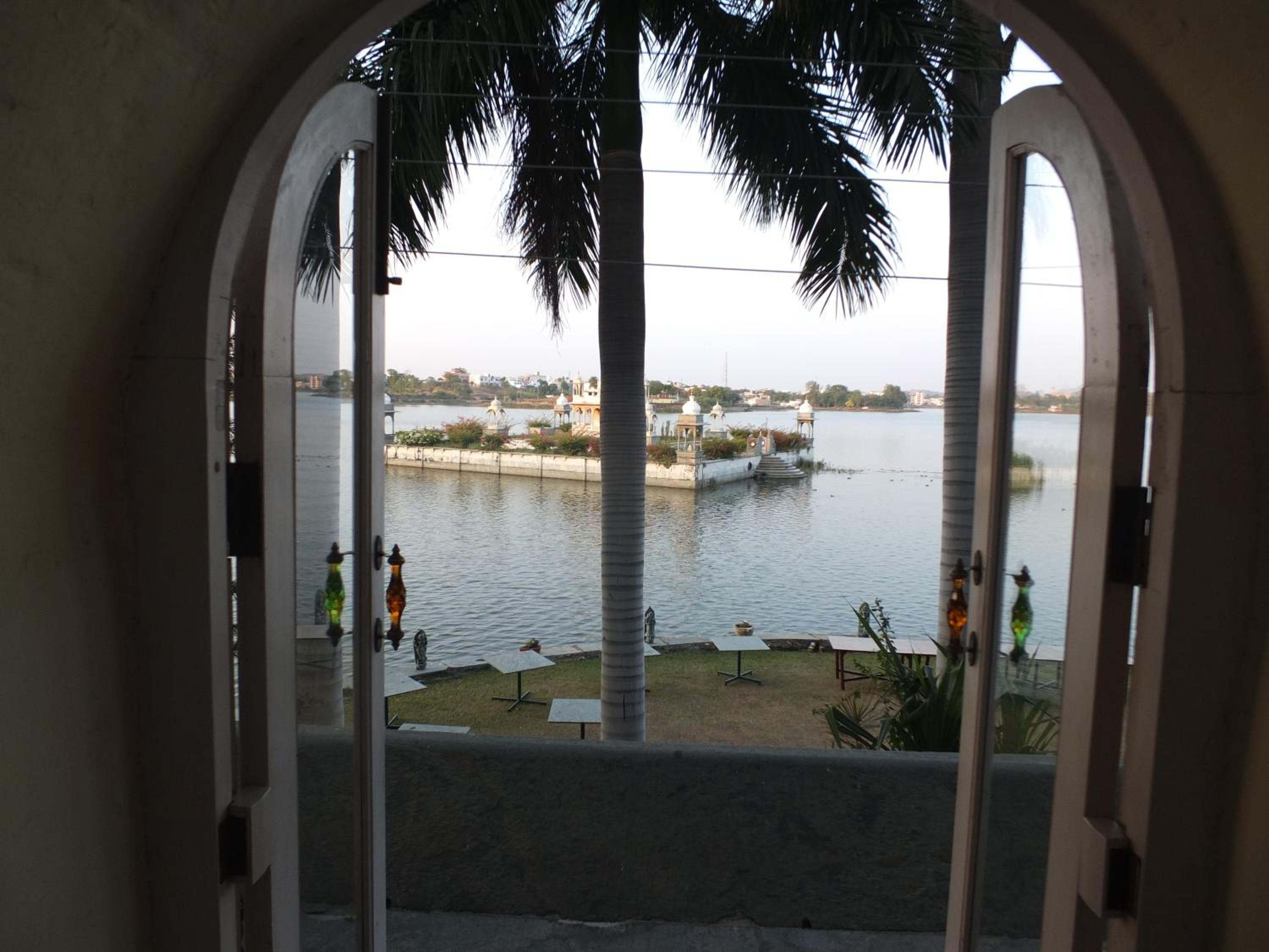 Suite with Lake View - Photo 2