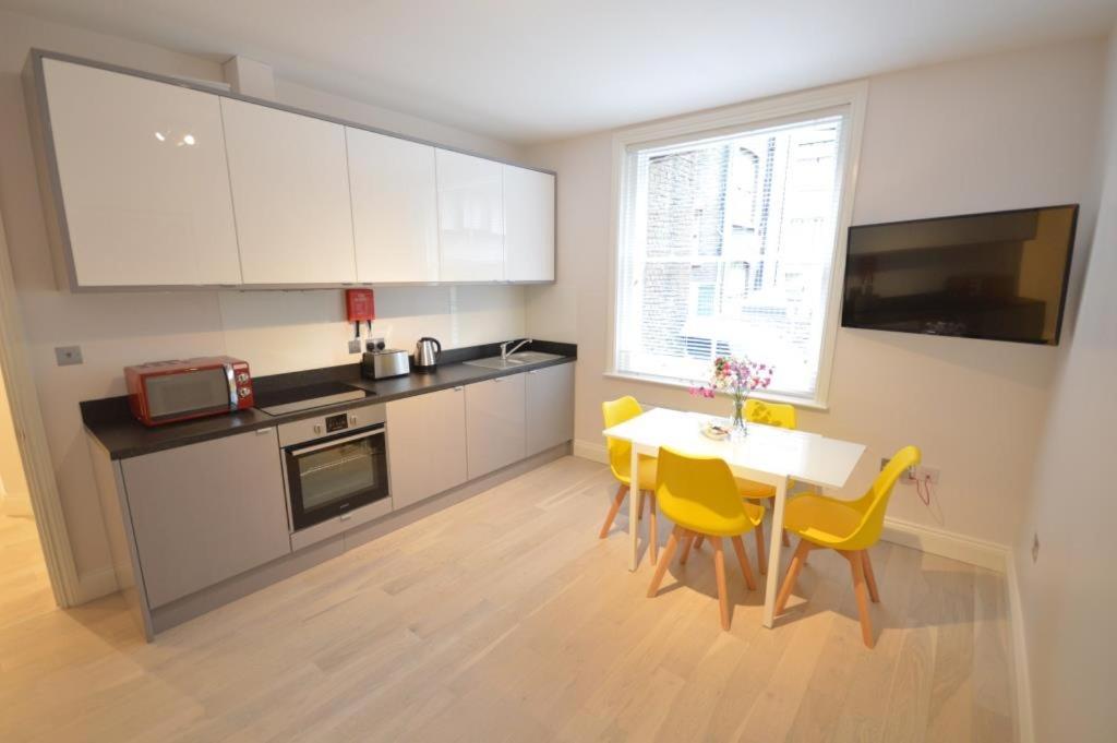 One-Bedroom Apartment (1st Floor - B) photo 2