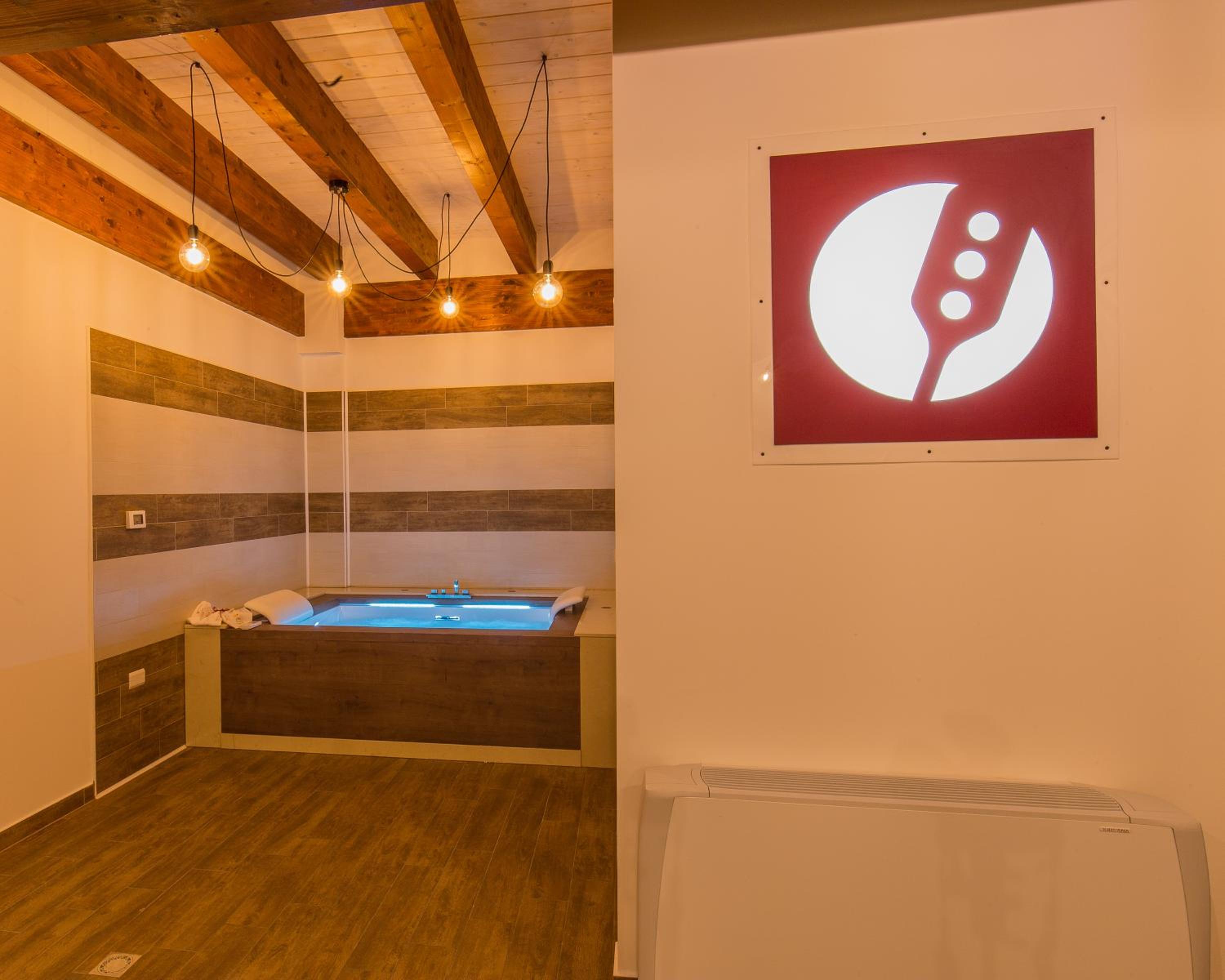 Deluxe Double or Twin Room with Spa Bath - Photo 16