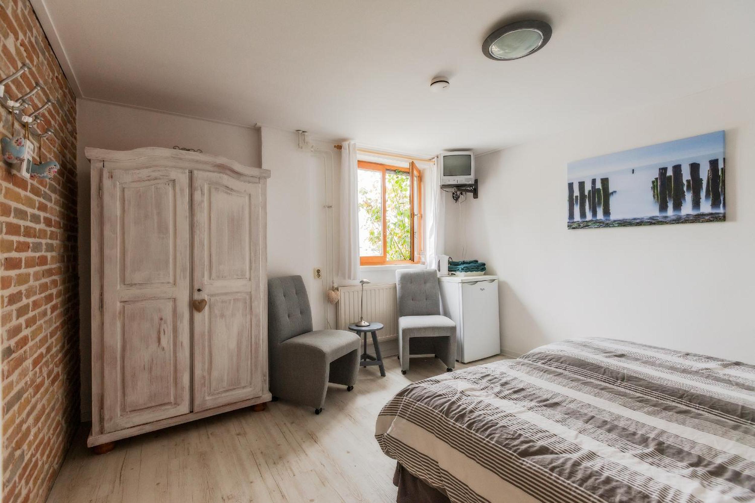 Comfort Twin Room with Private Bathroom photo 2