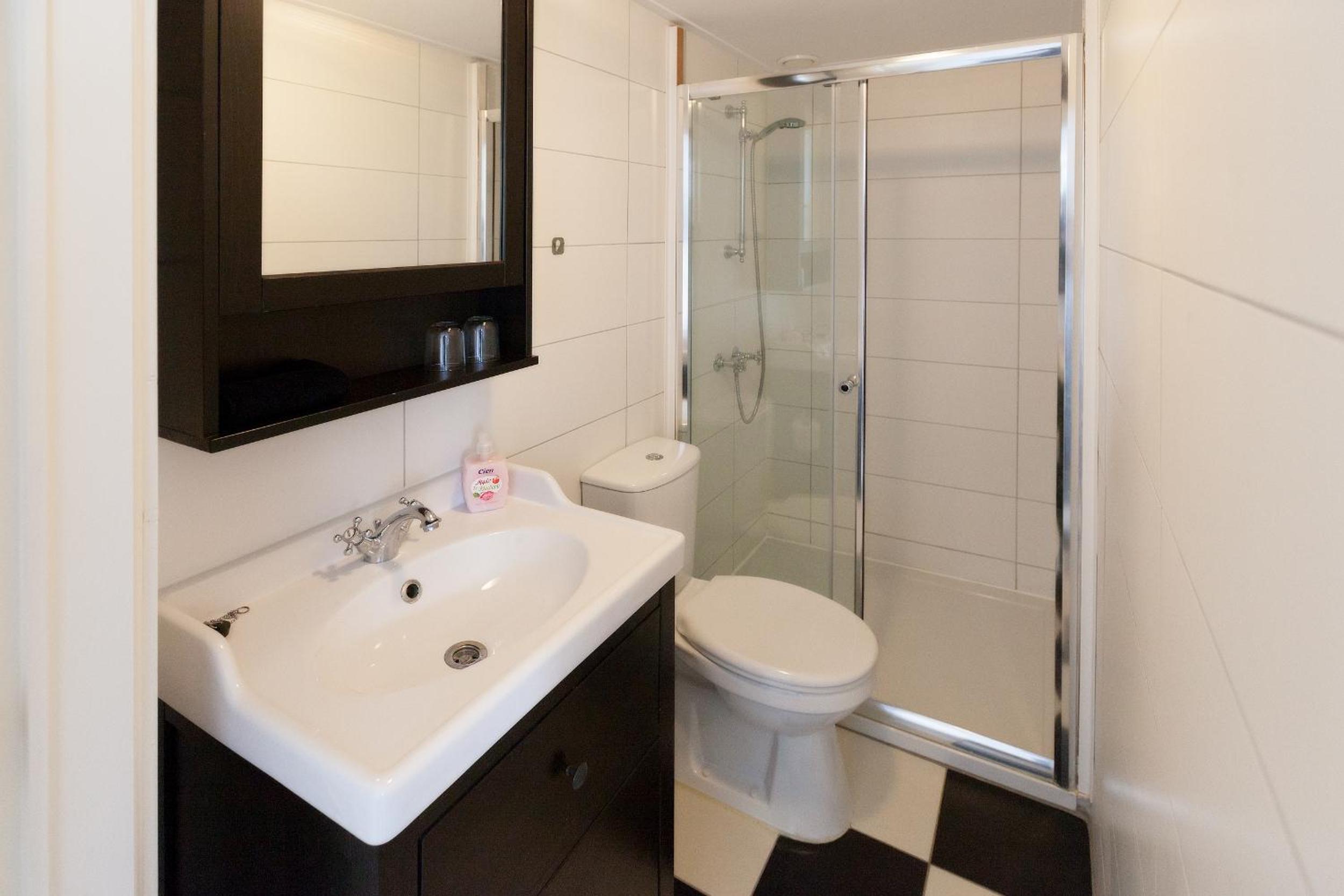 Comfort Twin Room with Private Bathroom photo 3