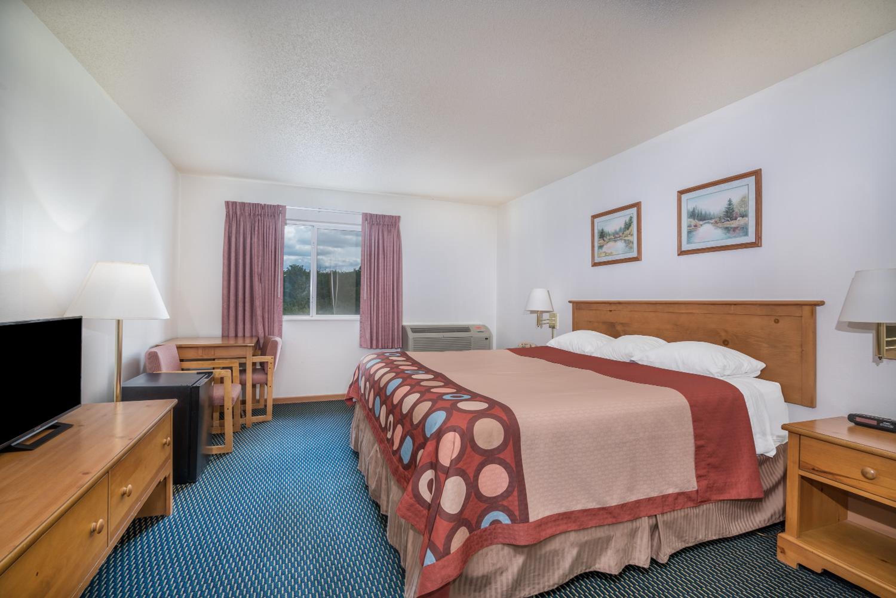 Deluxe King Room - Non-Smoking photo 3