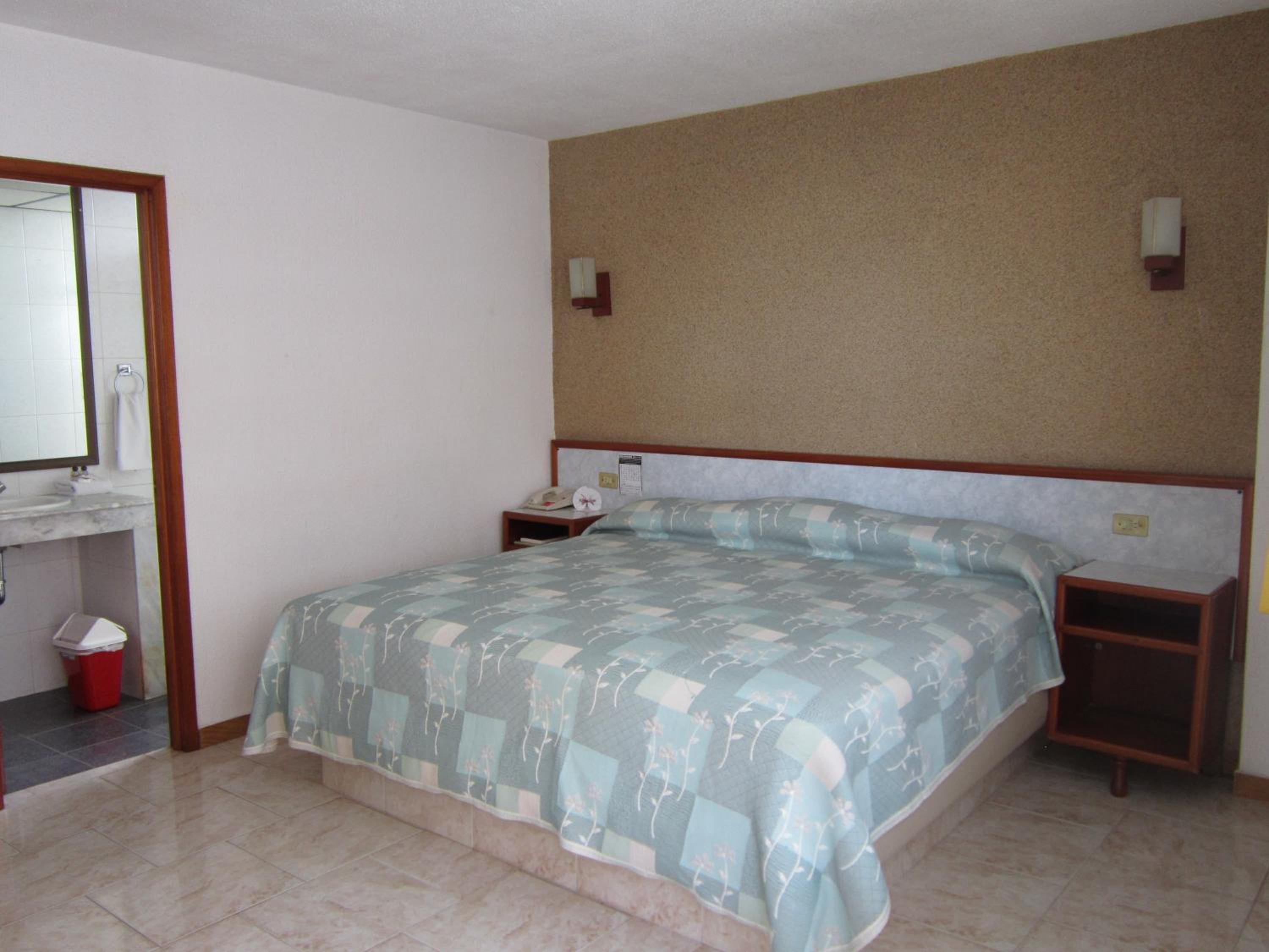 Standard King Room photo 3