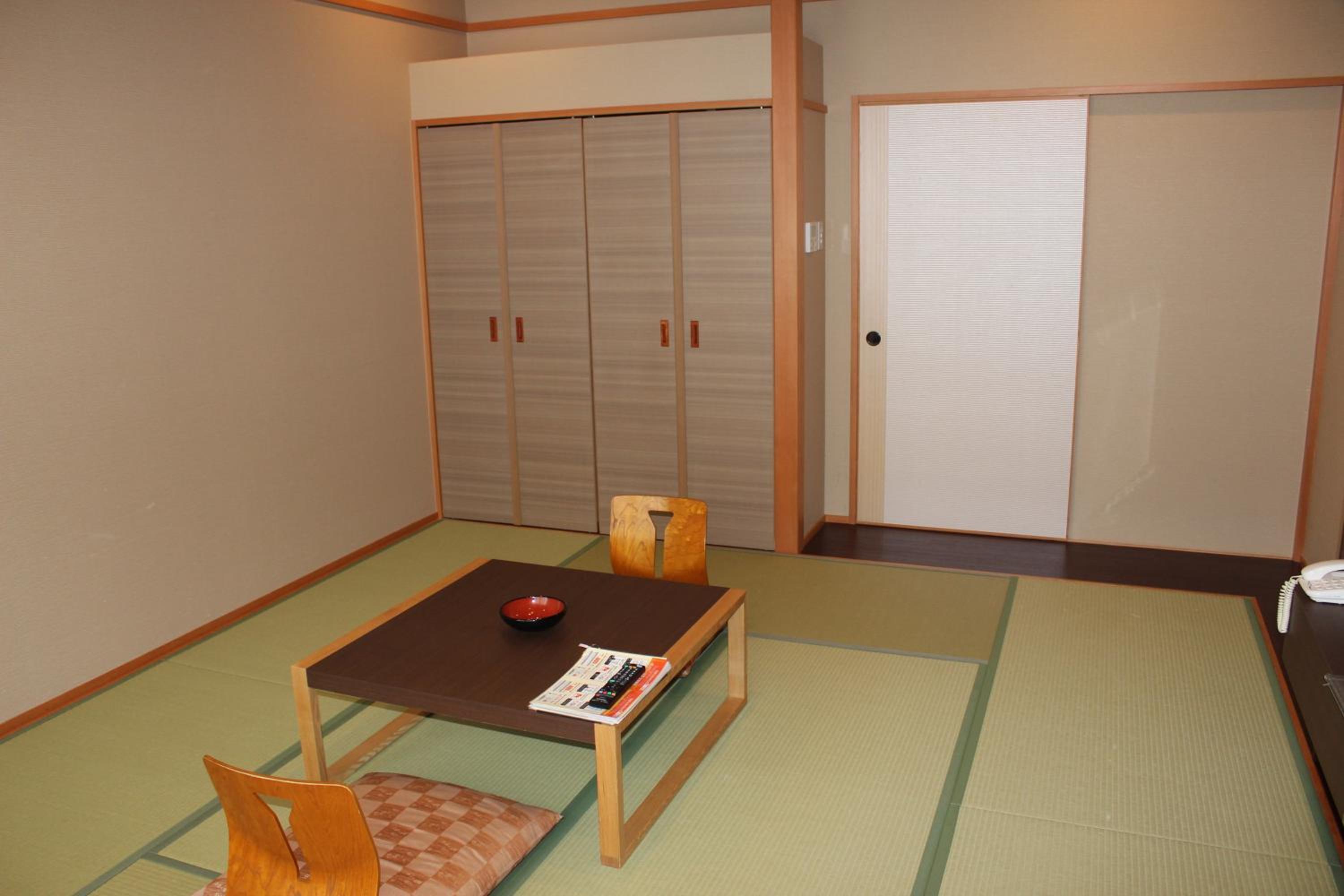 Japanese-Style Quadruple Room photo 3